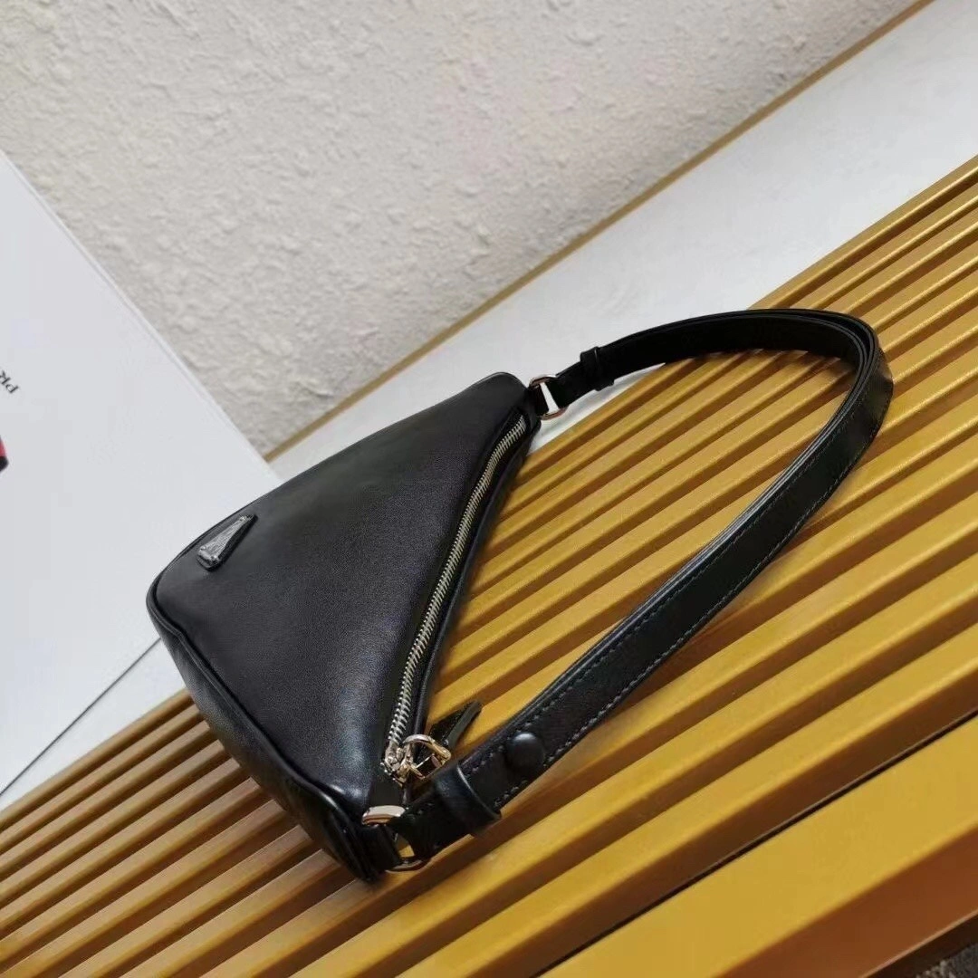 MOMO- high quality version 1NQ043_2BYA_F0002 calfskin item：C-B000D0408C