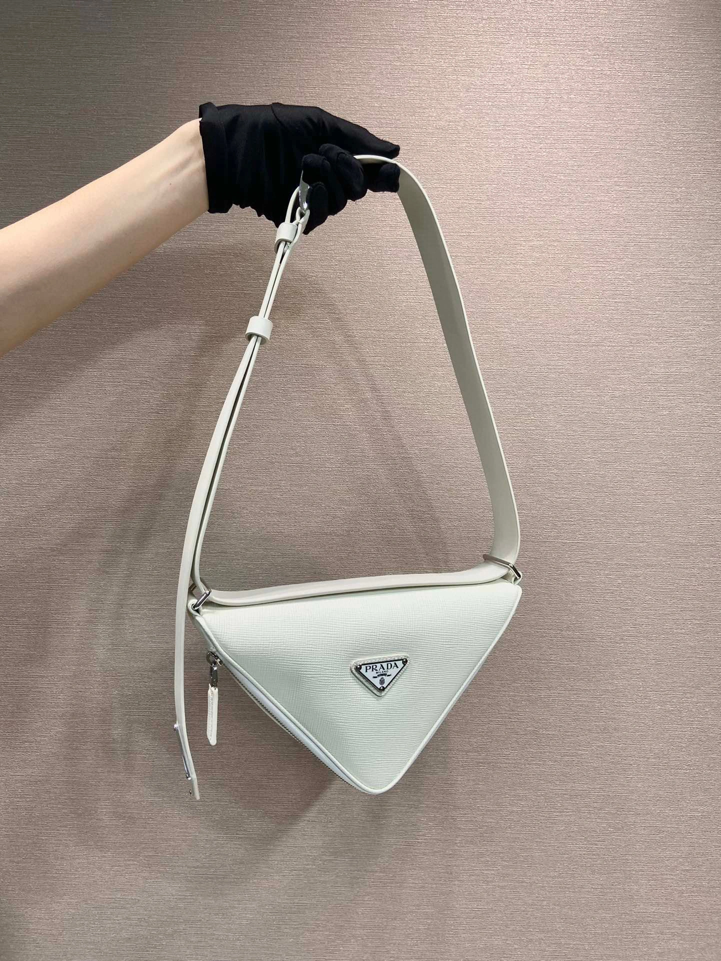 MOMO- high quality version 2VL039_2FAD_F0009_V_OOO cowhide item：B-B563J2007C
