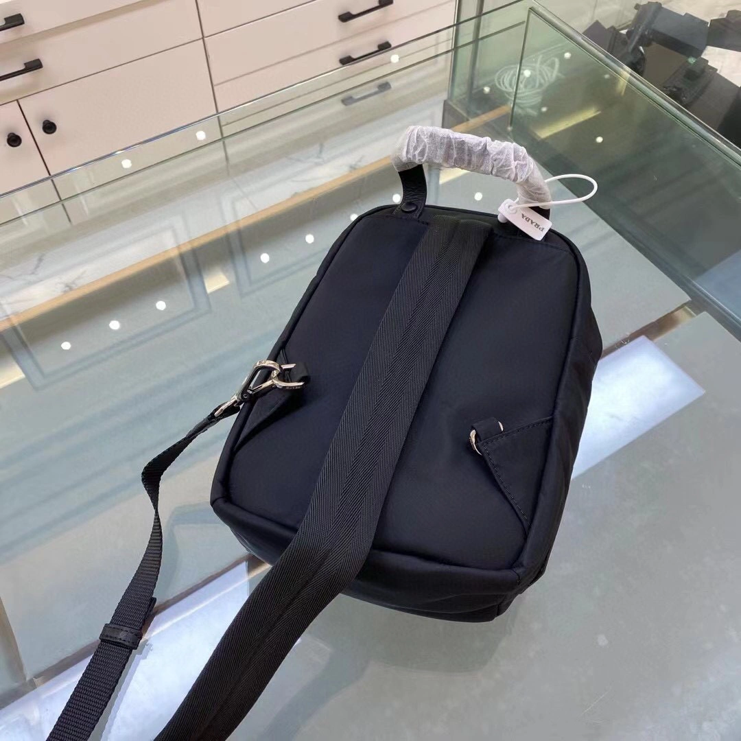 MOMO- high quality version 2VZ023_2BTE_F0002_V_OOO nylon item：B-B164J2118C