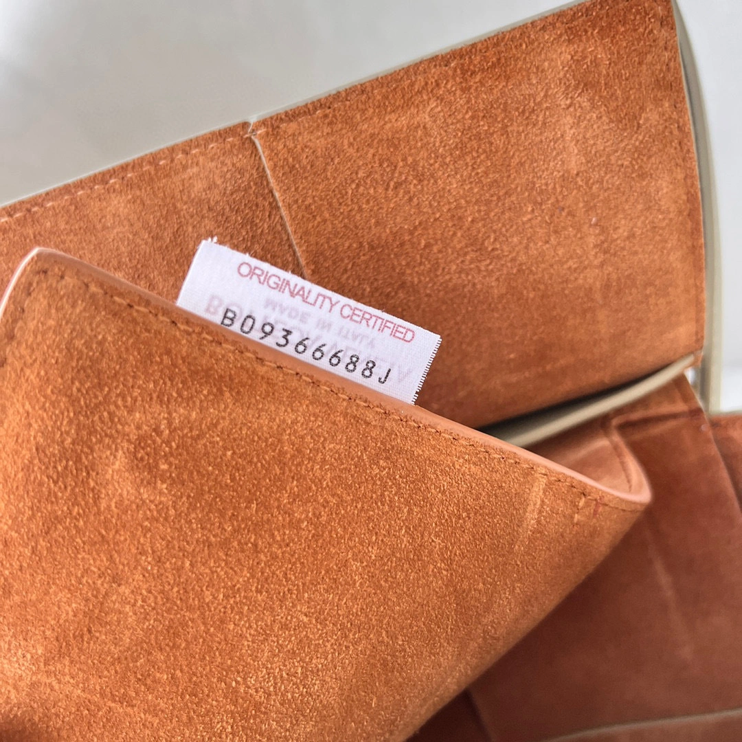 MOMO- high quality version 575943VMAP12916 Arco cowhide item：B-B564H2603C