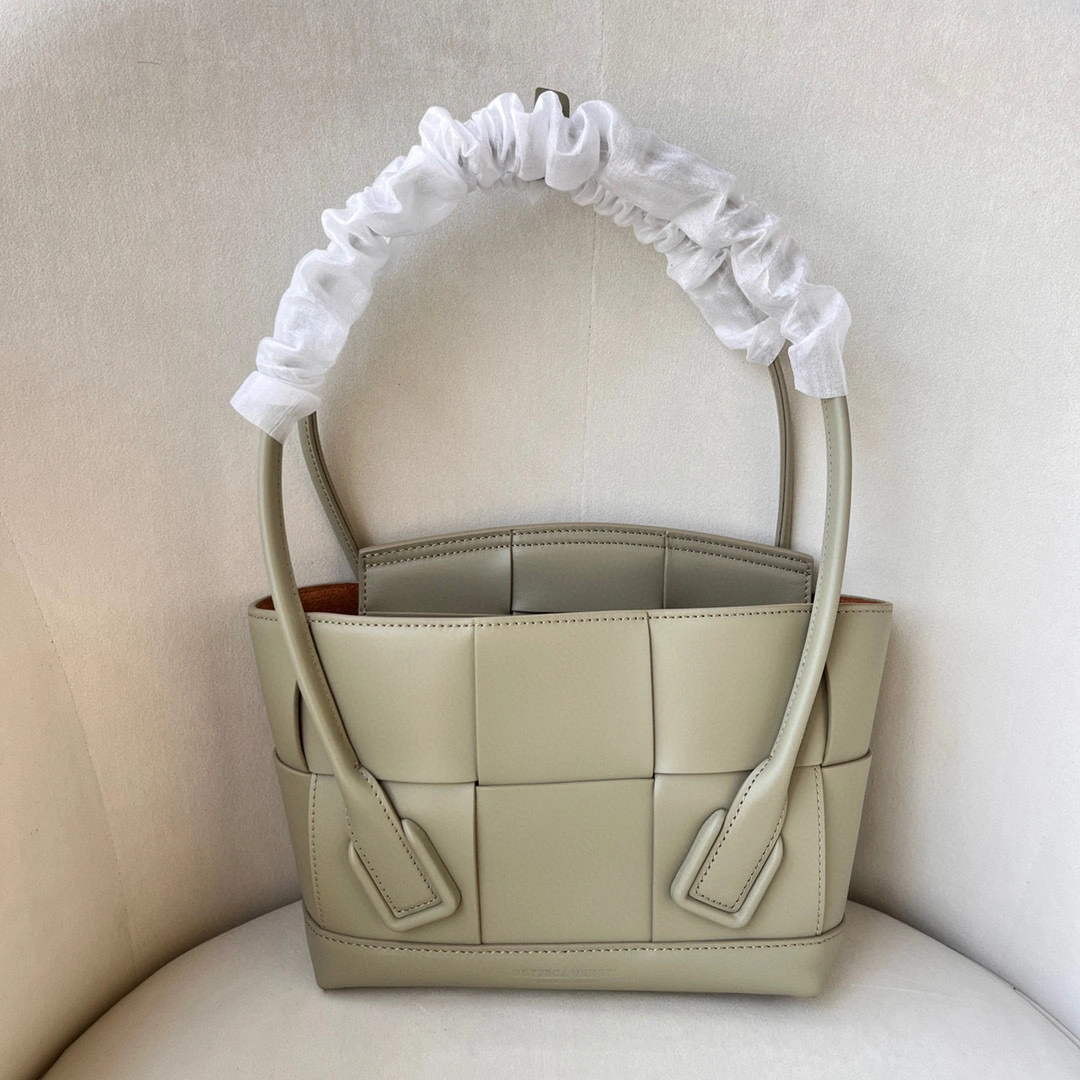 MOMO- high quality version 575943VMAP12916 Arco cowhide item：B-B564H2603C