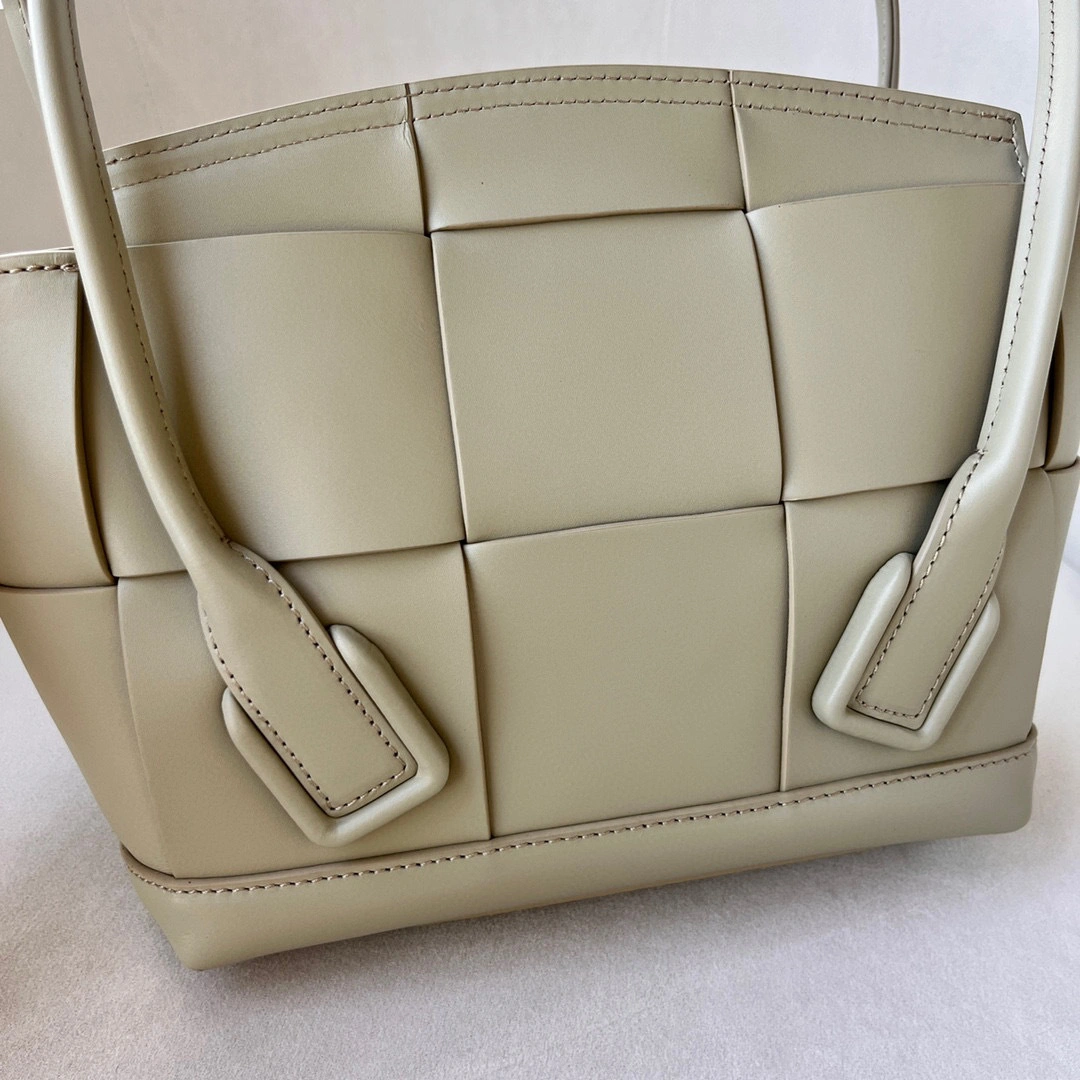 MOMO- high quality version 575943VMAP12916 Arco cowhide item：B-B564H2603C