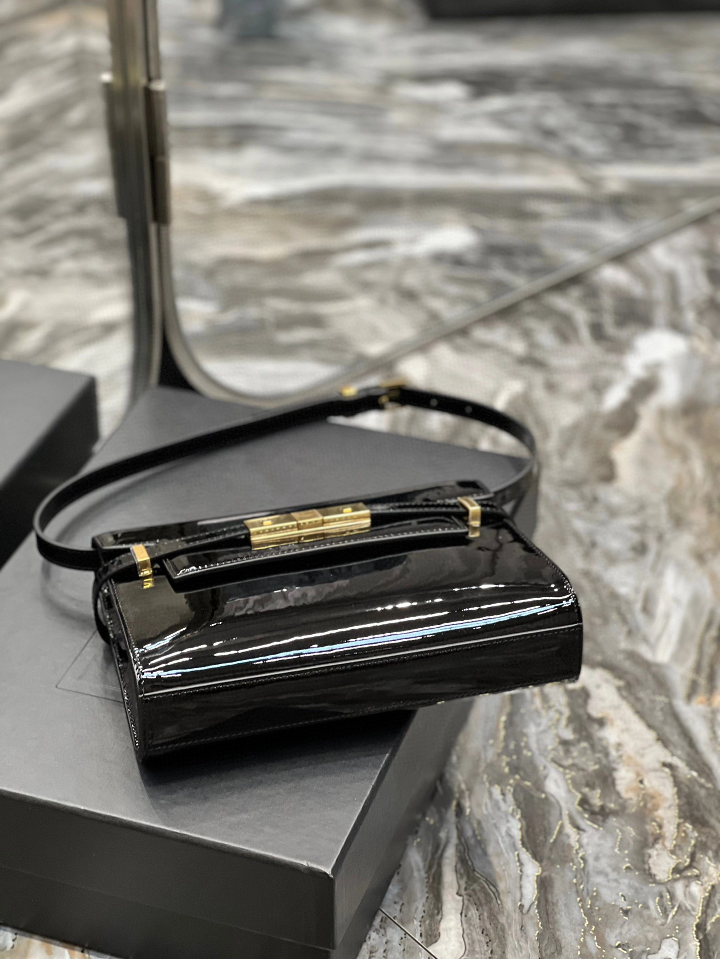 MOMO- high quality version 579271-B870J-1000 Manhattan item：B-B000I0412C