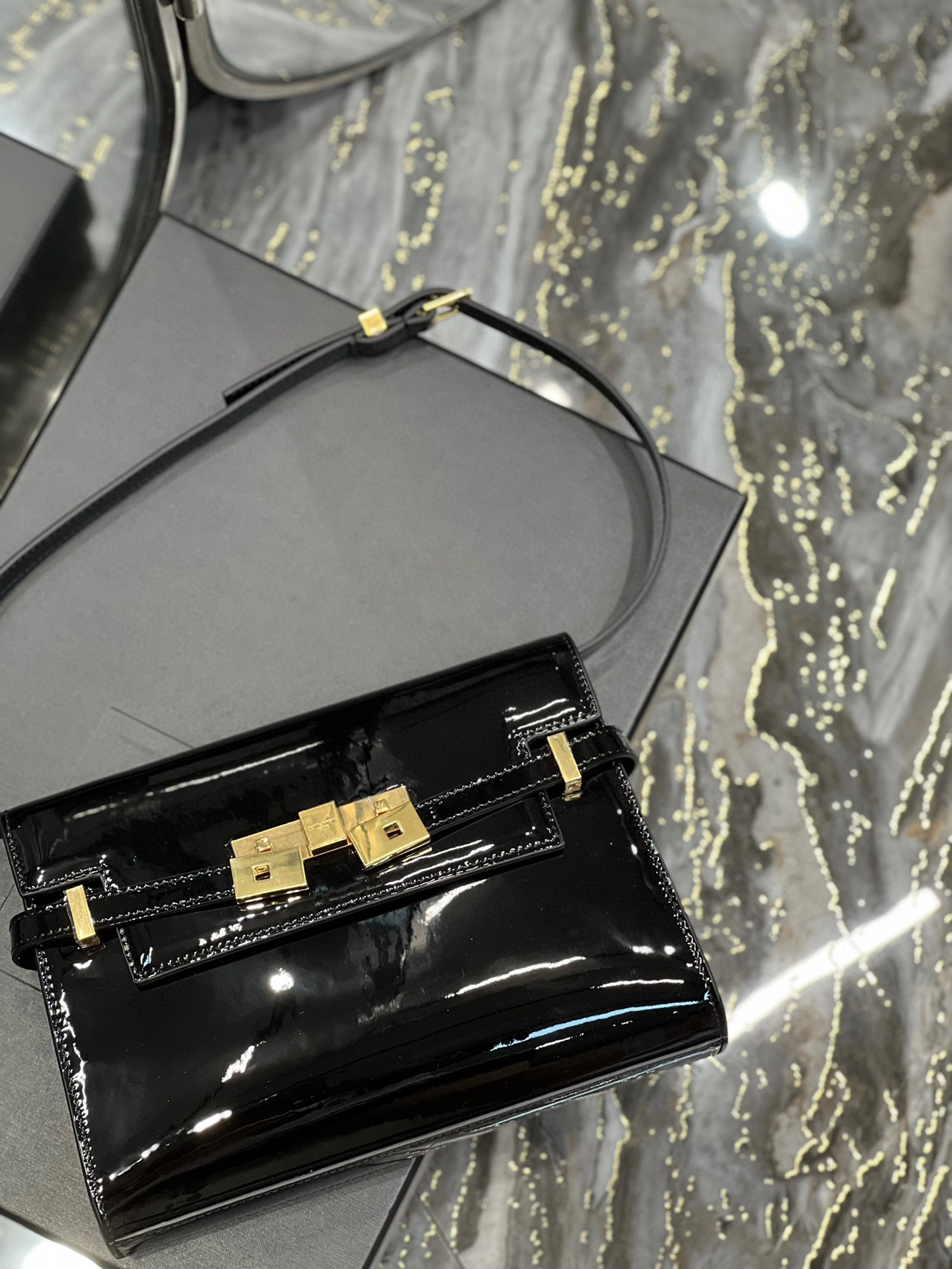 MOMO- high quality version 579271-B870J-1000 Manhattan item：B-B000I0412C