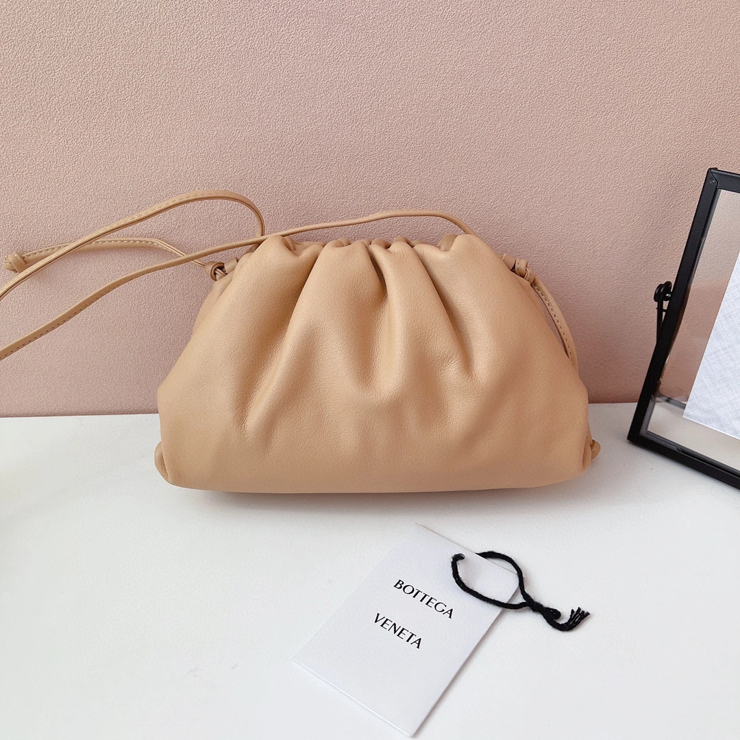MOMO- high quality version 585852-VCP40-2752 Pouch20 item：B-B063G2323C