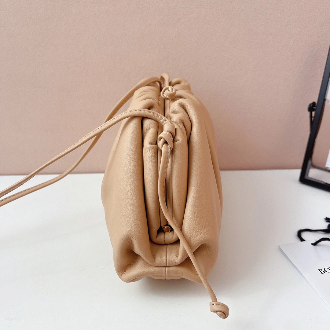 MOMO- high quality version 585852-VCP40-2752 Pouch20 item：B-B063G2323C