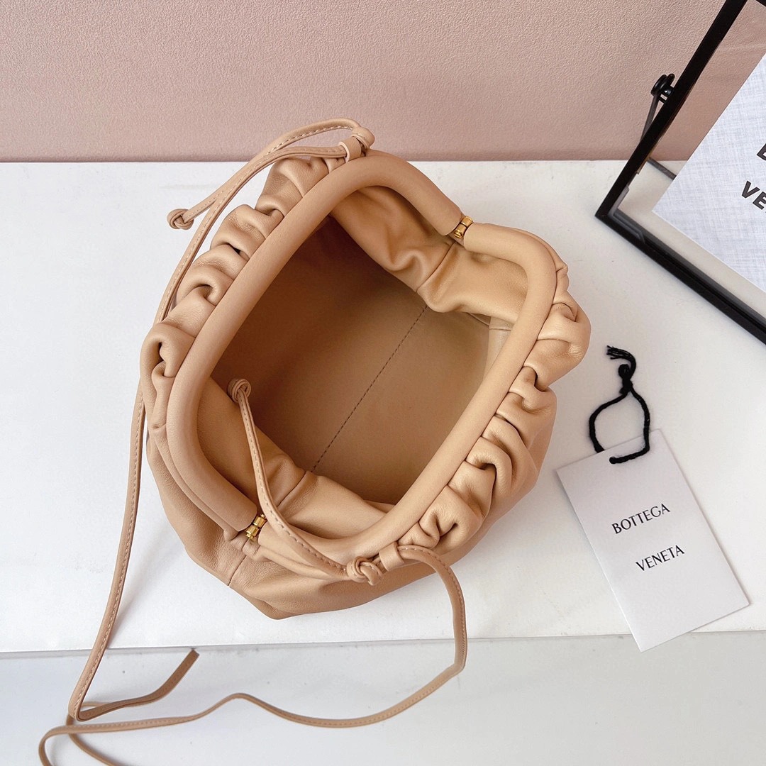 MOMO- high quality version 585852-VCP40-2752 Pouch20 item：B-B063G2323C