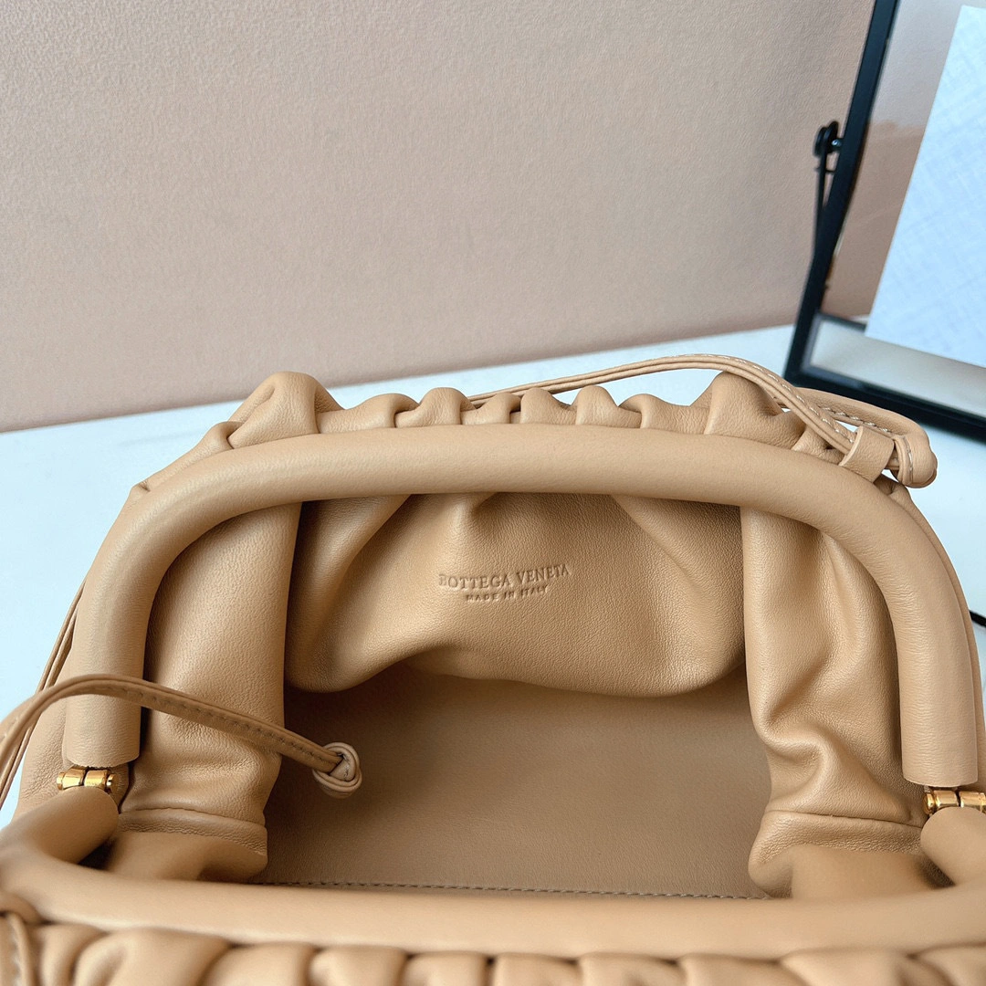 MOMO- high quality version 585852-VCP40-2752 Pouch20 item：B-B063G2323C