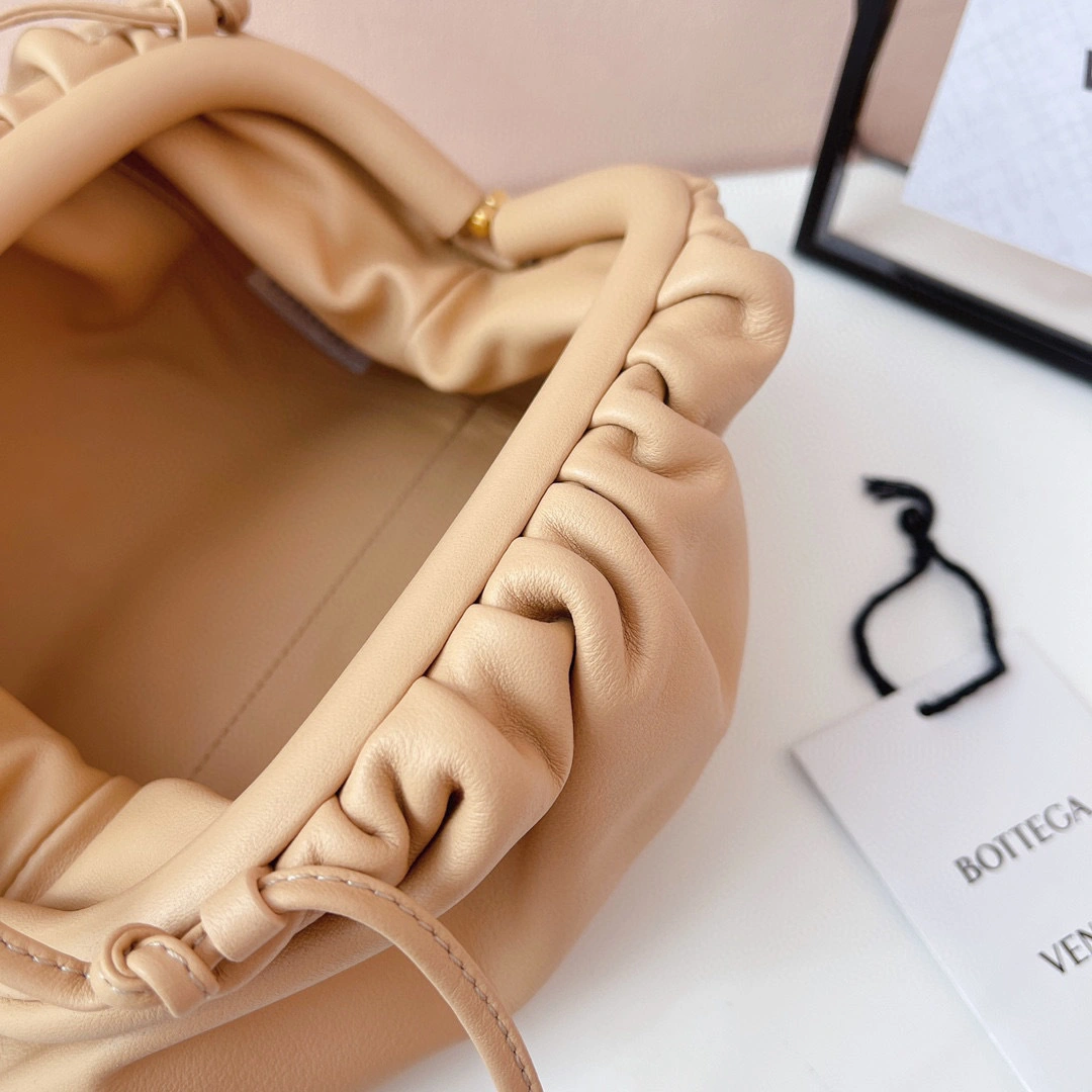 MOMO- high quality version 585852-VCP40-2752 Pouch20 item：B-B063G2323C