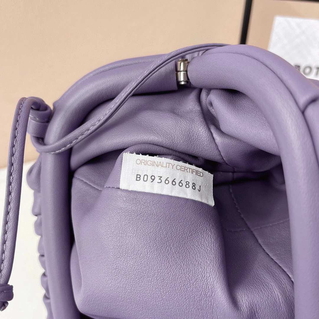 MOMO- high quality version 585852-VCP40-5308 Pouch20 item：B-B063G2328C