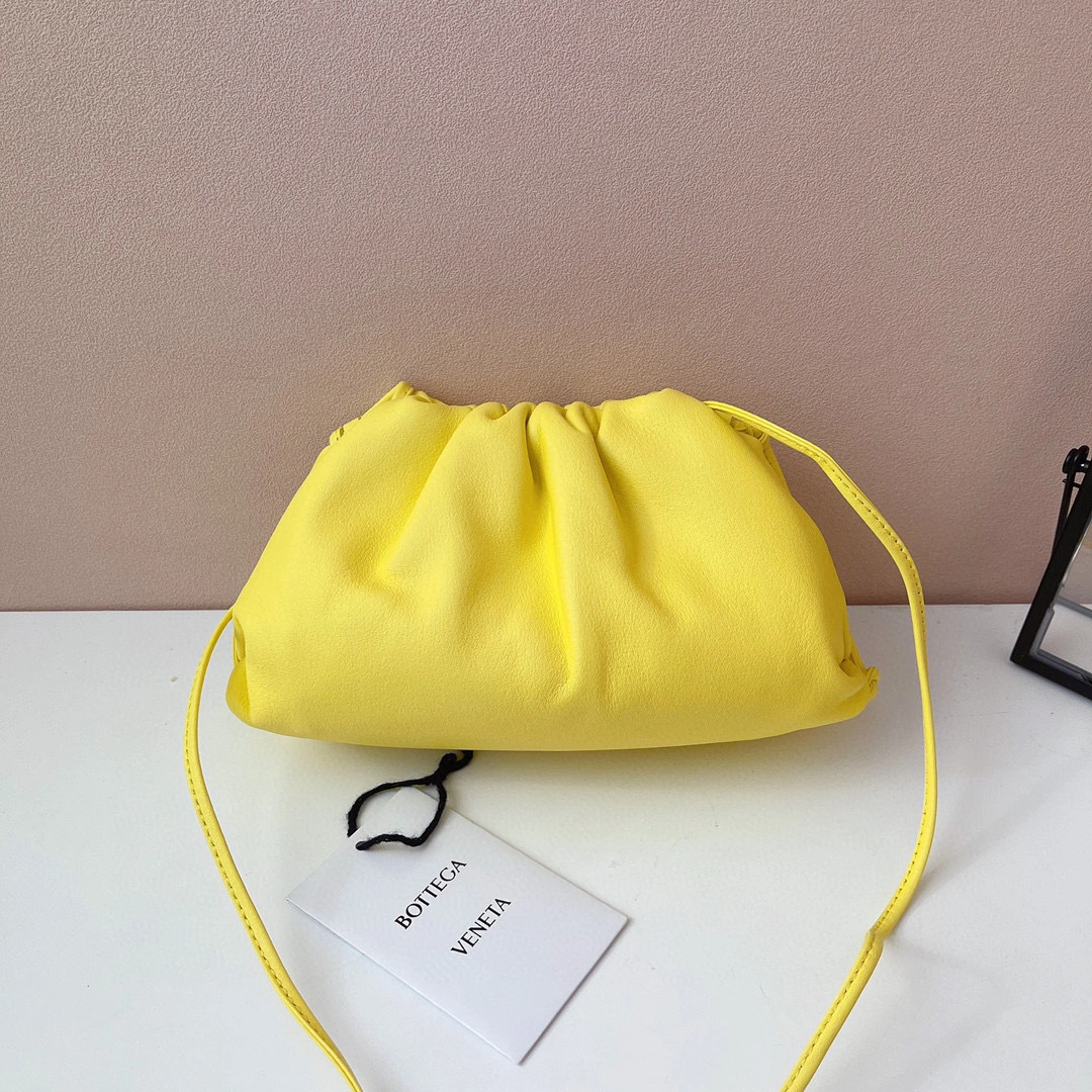 MOMO- high quality version 585852-VCP40-7421 Pouch20 item：B-B063G2325C