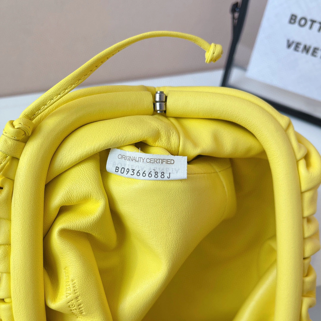 MOMO- high quality version 585852-VCP40-7421 Pouch20 item：B-B063G2325C