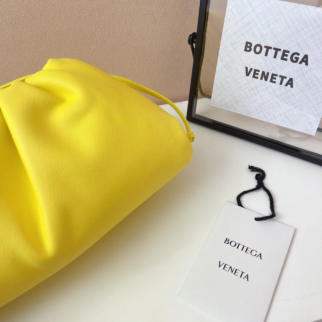 MOMO- high quality version 585852-VCP40-7421 Pouch20 item：B-B063G2325C