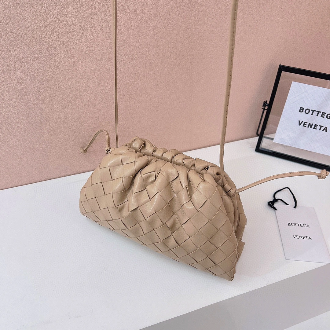 MOMO- high quality version 585852-VCPP1-2620 Pouch20 item：B-B063G2329C