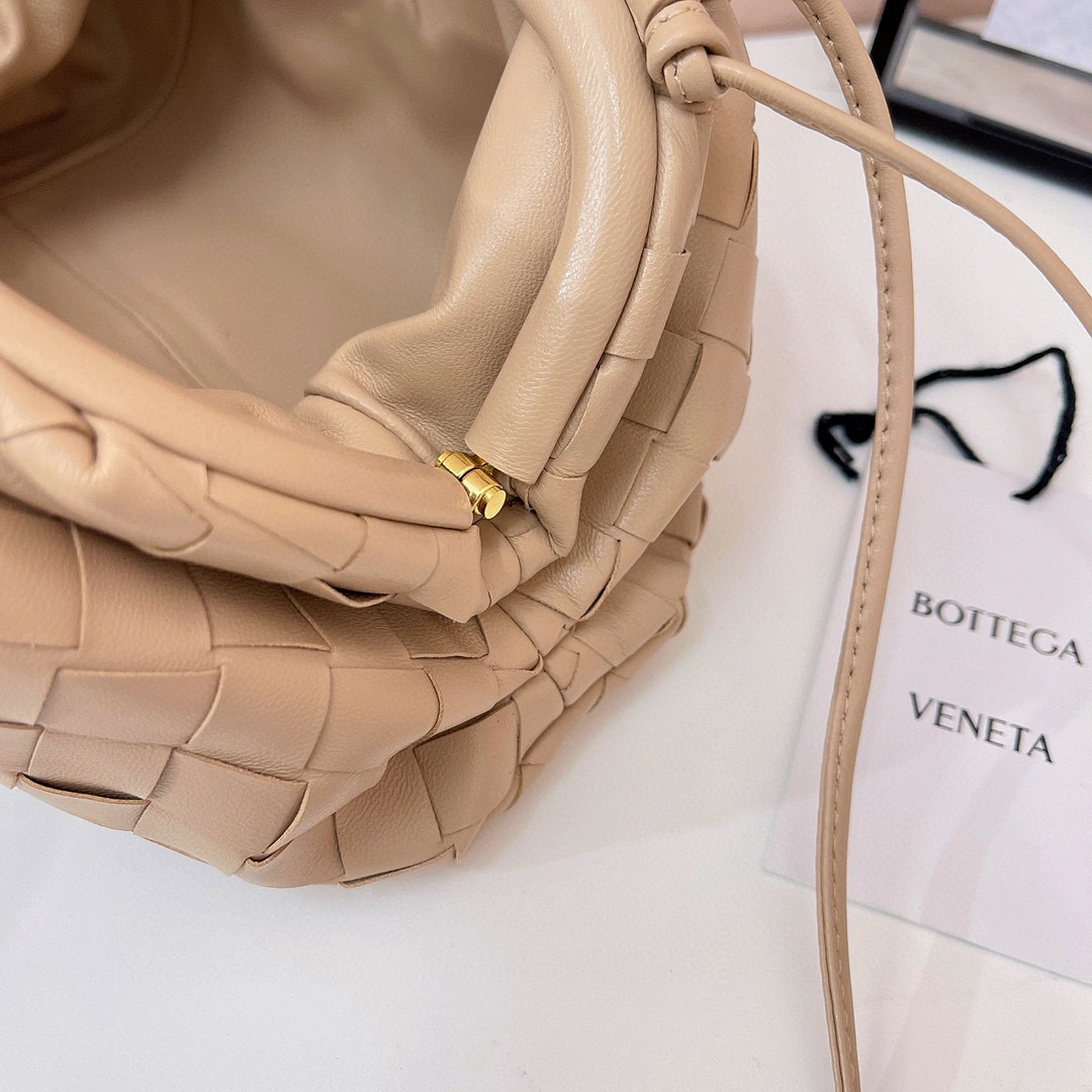 MOMO- high quality version 585852-VCPP1-2620 Pouch20 item：B-B063G2329C