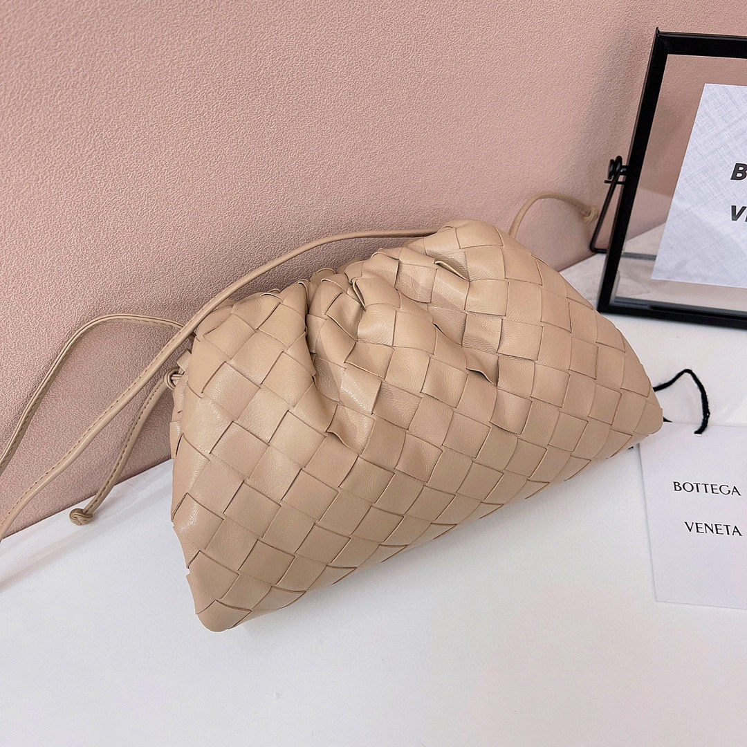 MOMO- high quality version 585852-VCPP1-2620 Pouch20 item：B-B063G2329C