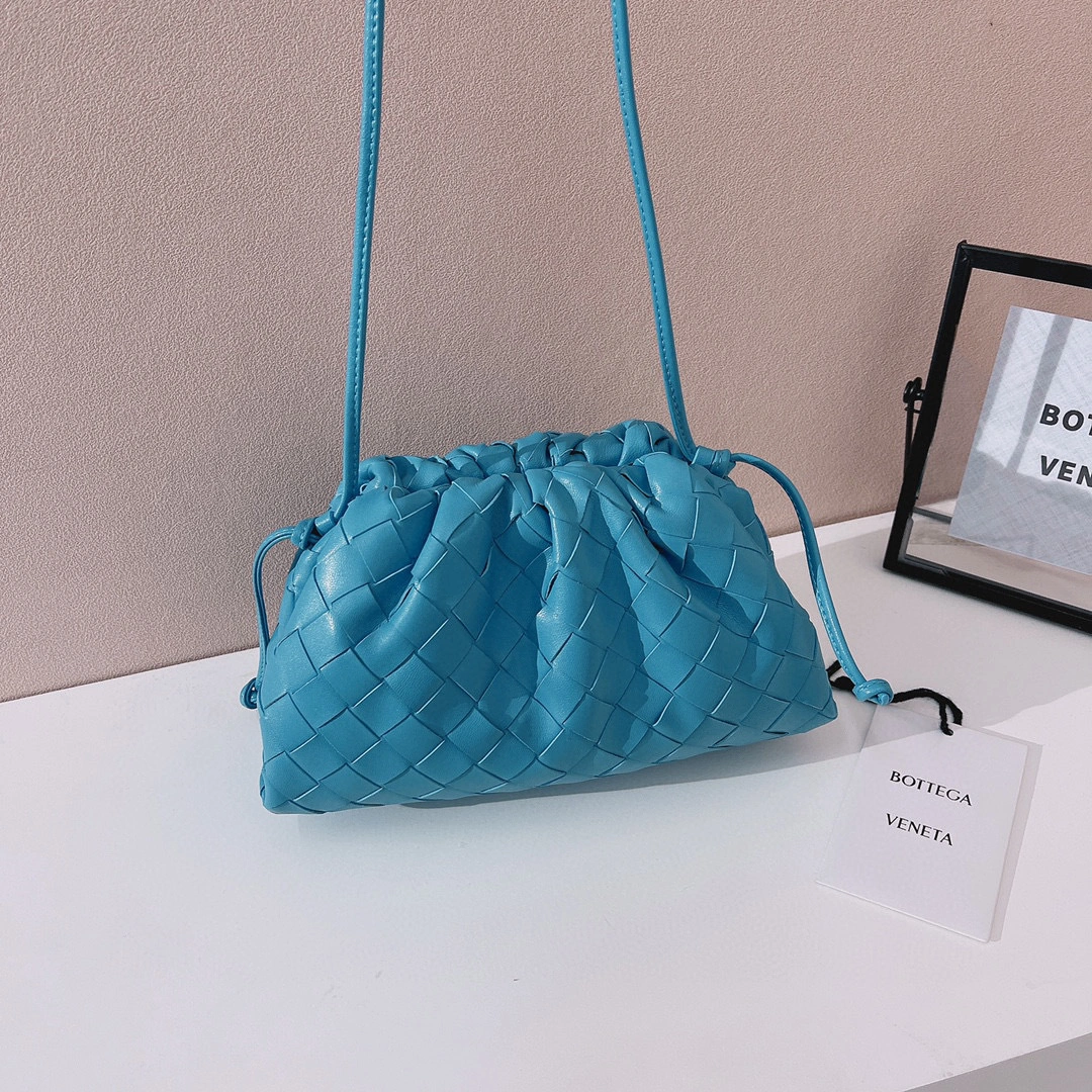 MOMO- high quality version 585852-VCPP1-4611 Pouch20 item：B-B063G2322C
