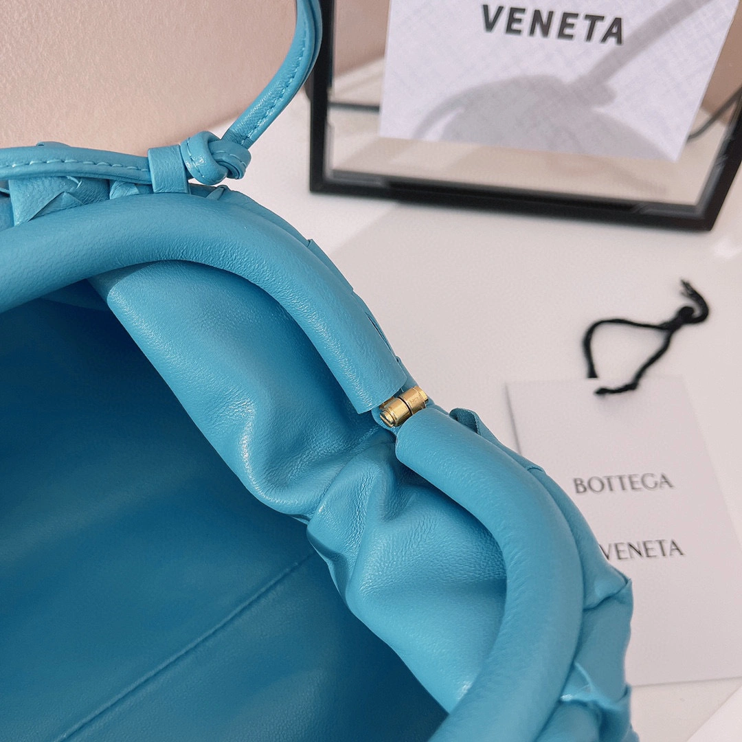 MOMO- high quality version 585852-VCPP1-4611 Pouch20 item：B-B063G2322C