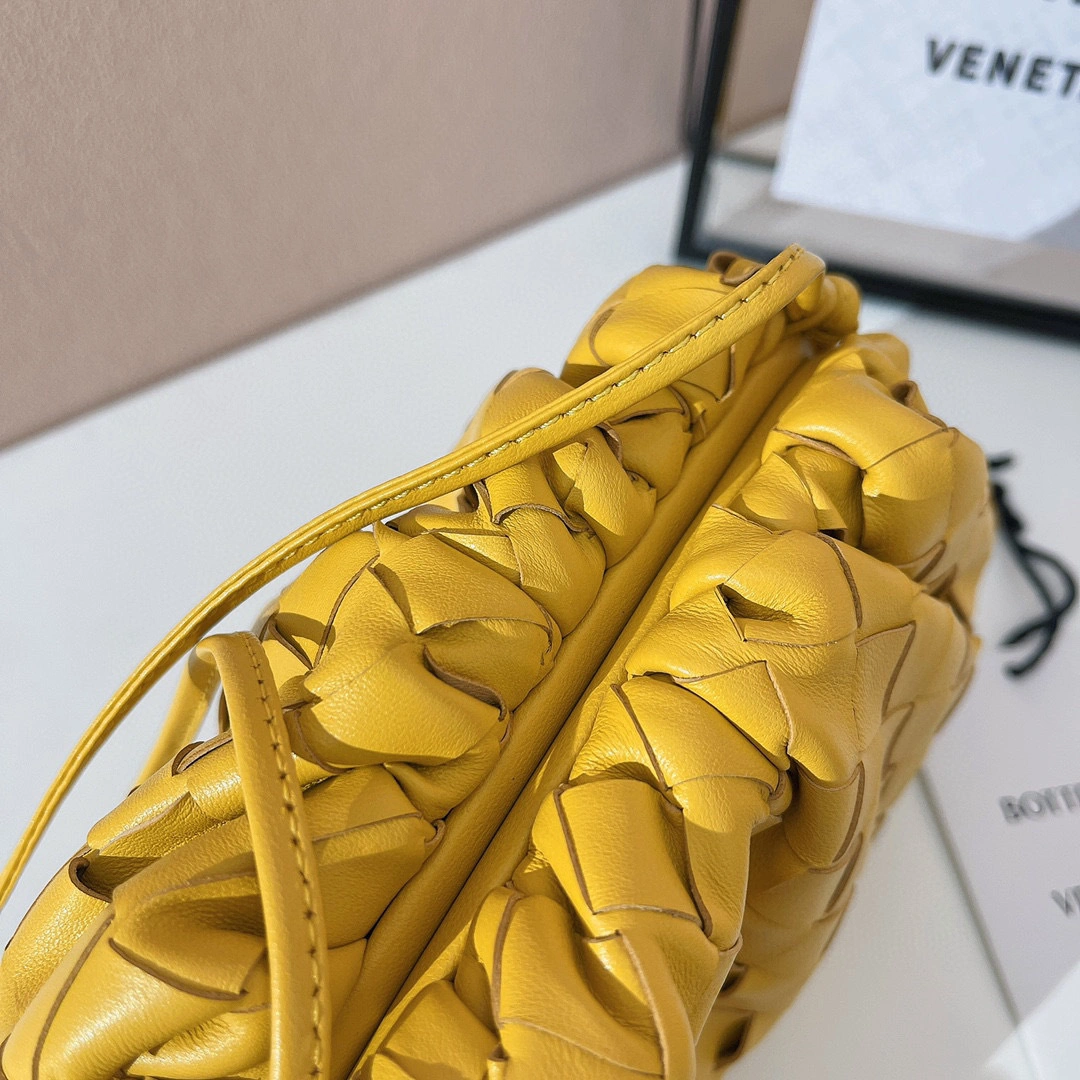 MOMO- high quality version 585852-VCPP1-7130 Pouch20 item：B-B063G2333C