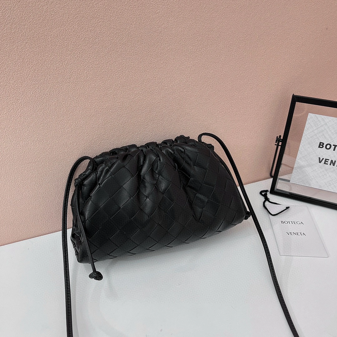 MOMO- high quality version 585852-VCPP1-8803 Pouch20 item：B-B063G2327C