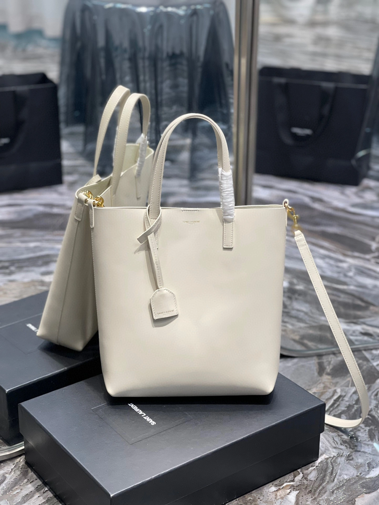 &MOMO- high quality version 600307-CSV0J-9207 Shopping tote bag item：B-B000I1502C