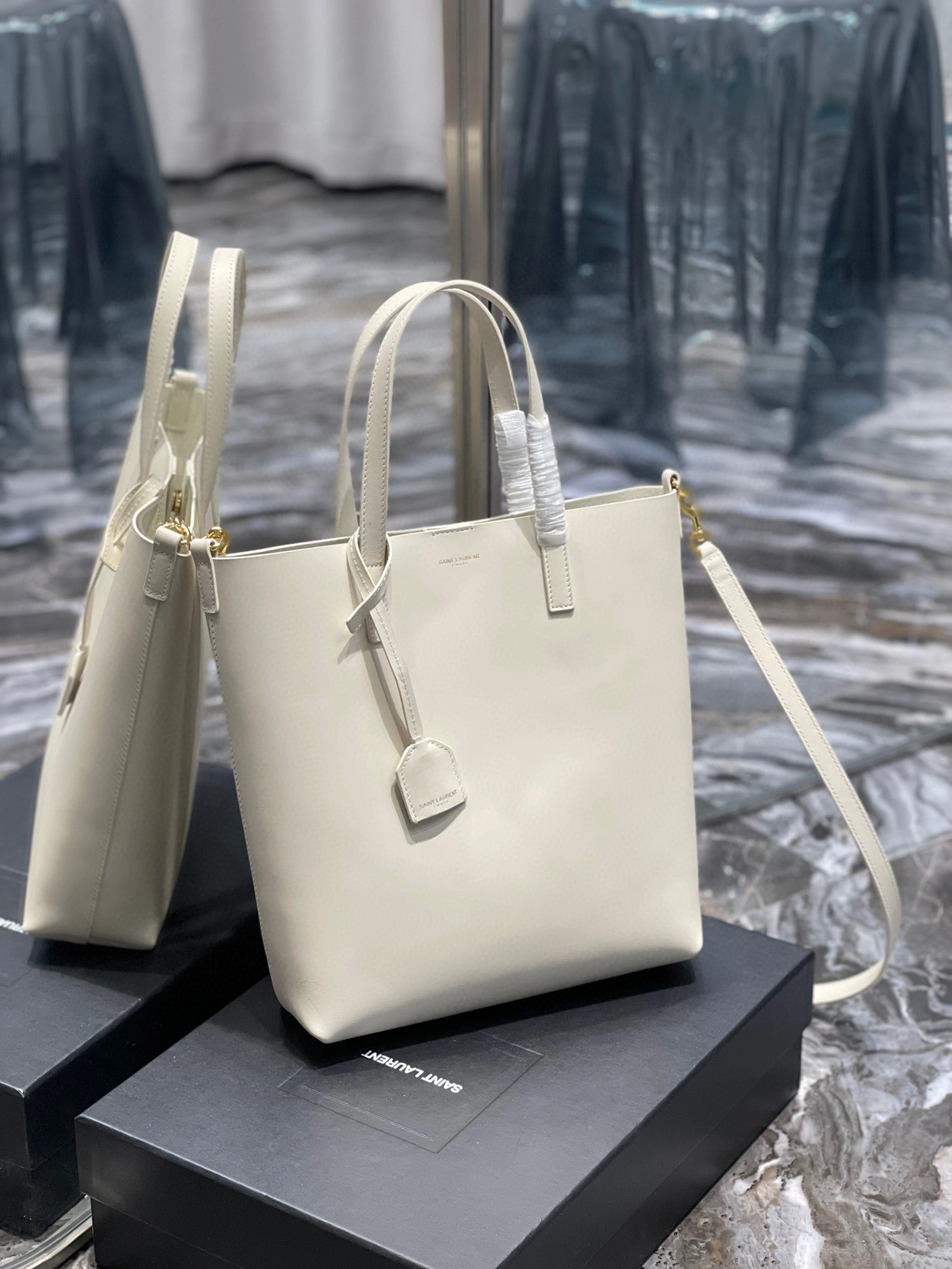 &MOMO- high quality version 600307-CSV0J-9207 Shopping tote bag item：B-B000I1502C