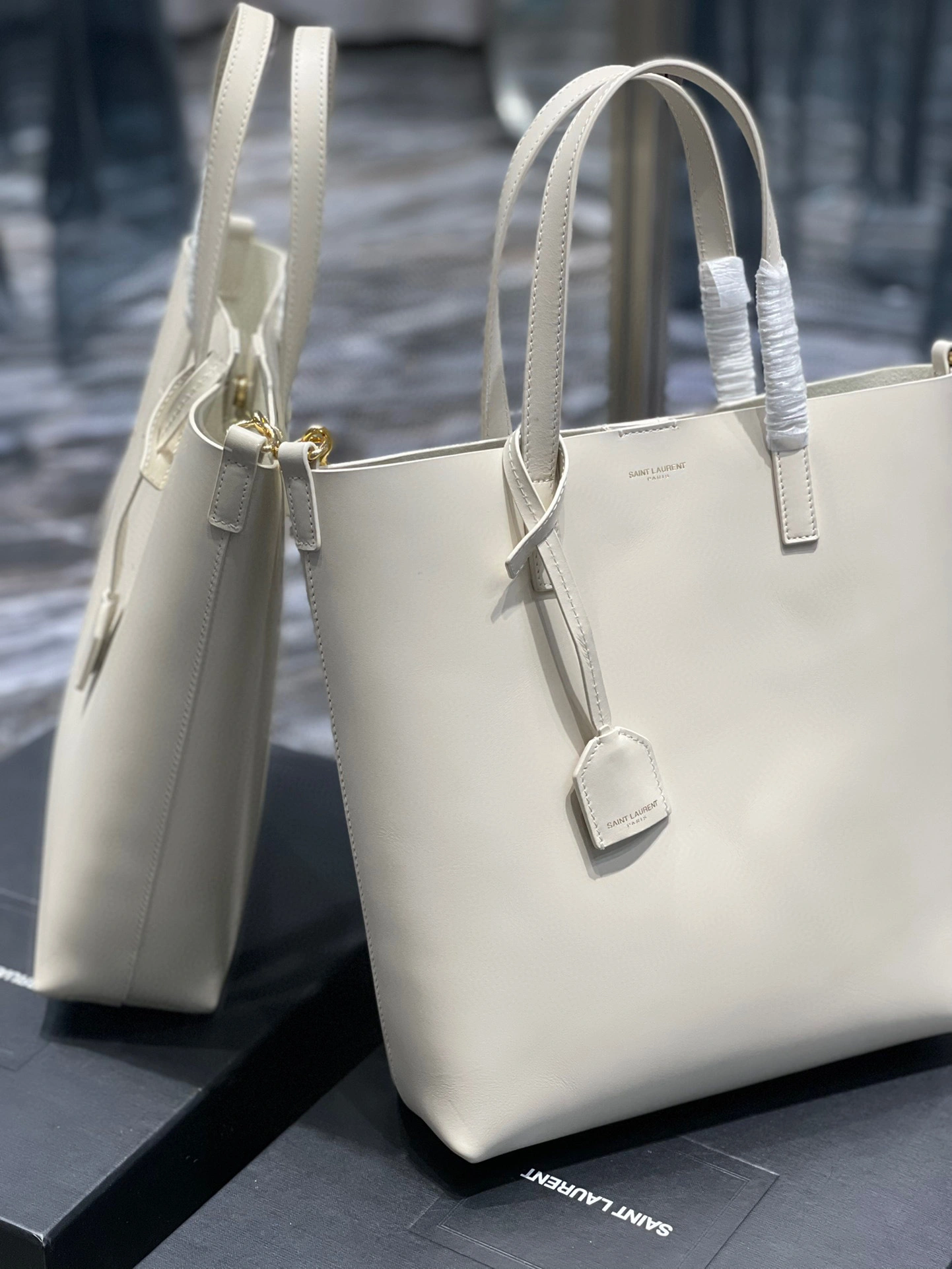 &MOMO- high quality version 600307-CSV0J-9207 Shopping tote bag item：B-B000I1502C