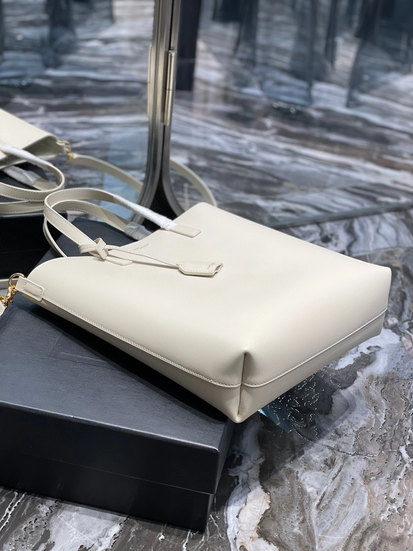 &MOMO- high quality version 600307-CSV0J-9207 Shopping tote bag item：B-B000I1502C