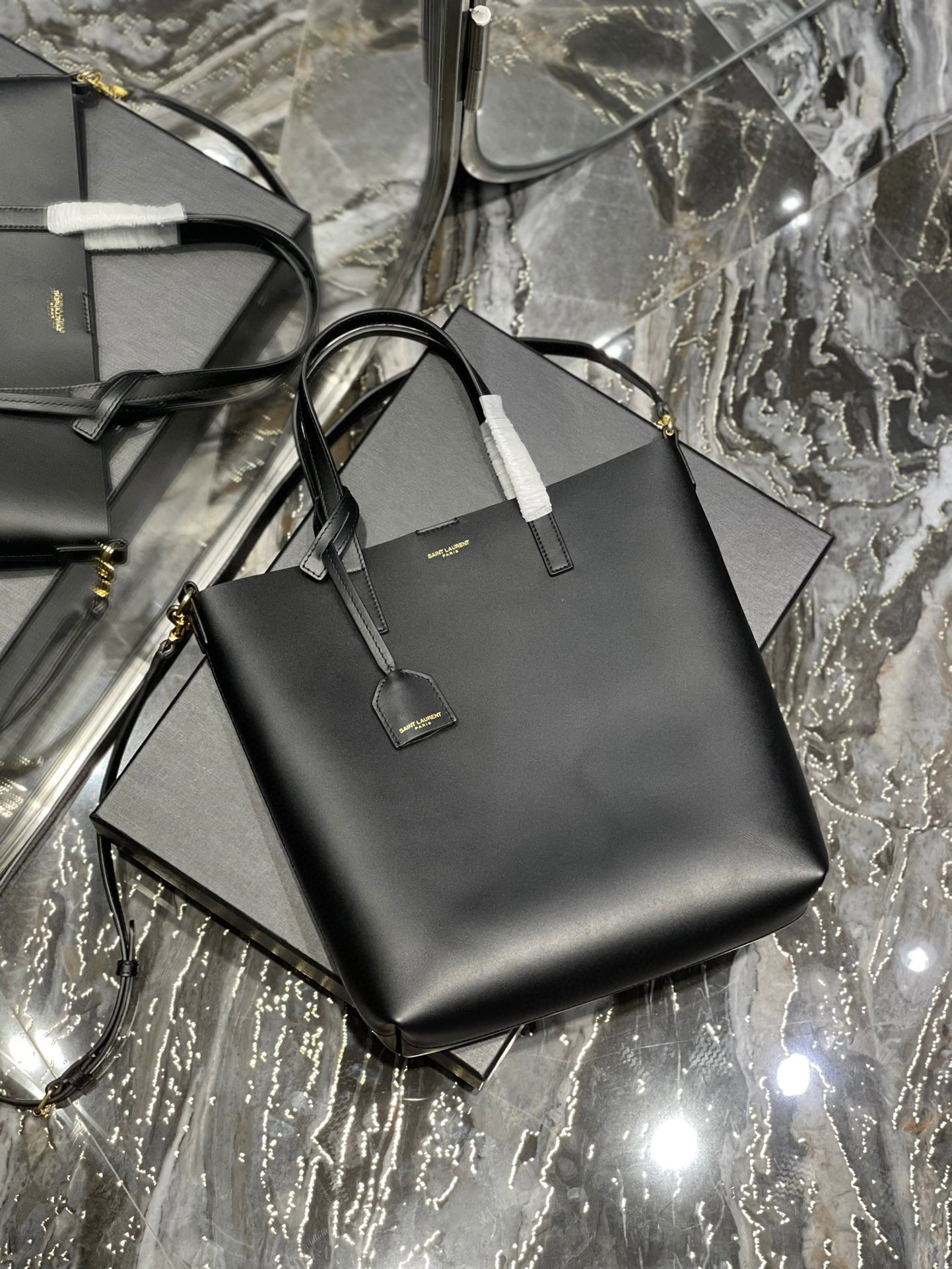 MOMO- high quality version 600307CSV0J1000 Shopping tote bag item：B-B000I1501C