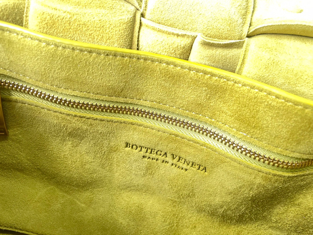 MOMO- high quality version 631421-V04N0-3520 lambskin item：B-B063G2223C