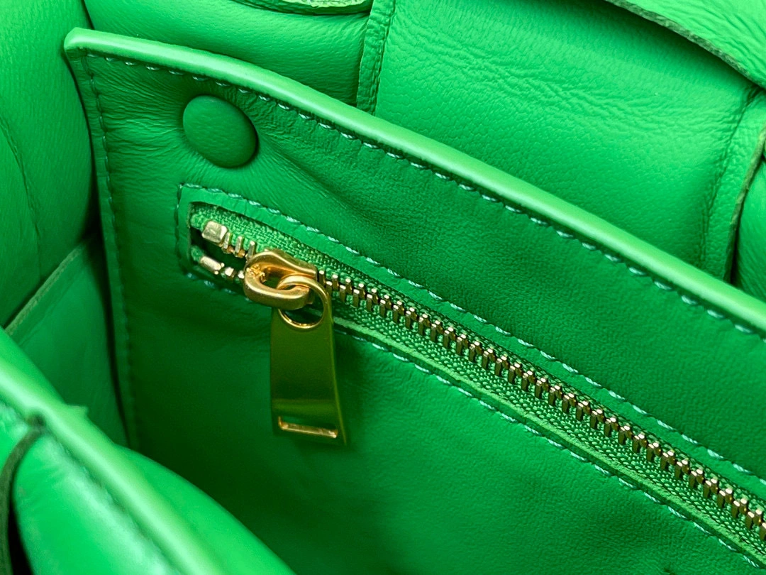 MOMO- high quality version 631421-VBWZ0-3714 lambskin item：B-B063G2220C