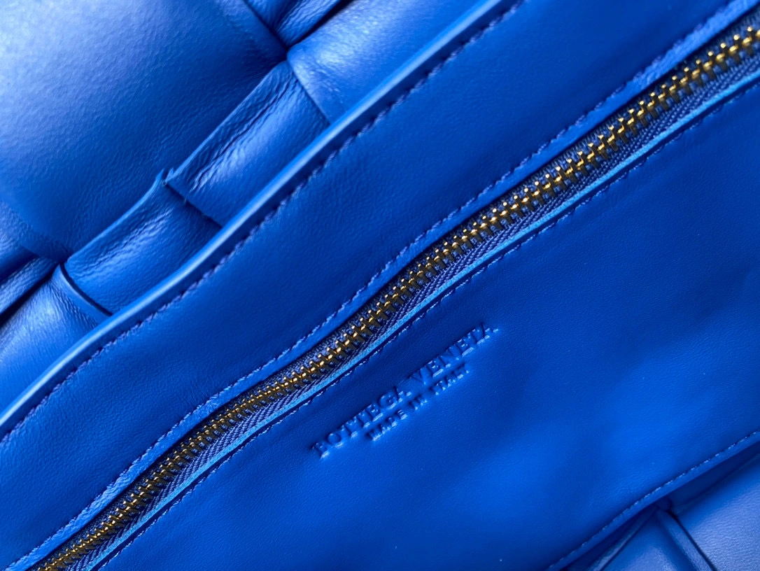 MOMO- high quality version 631421-VBWZ0-4238 lambskin item：B-B063G2218C