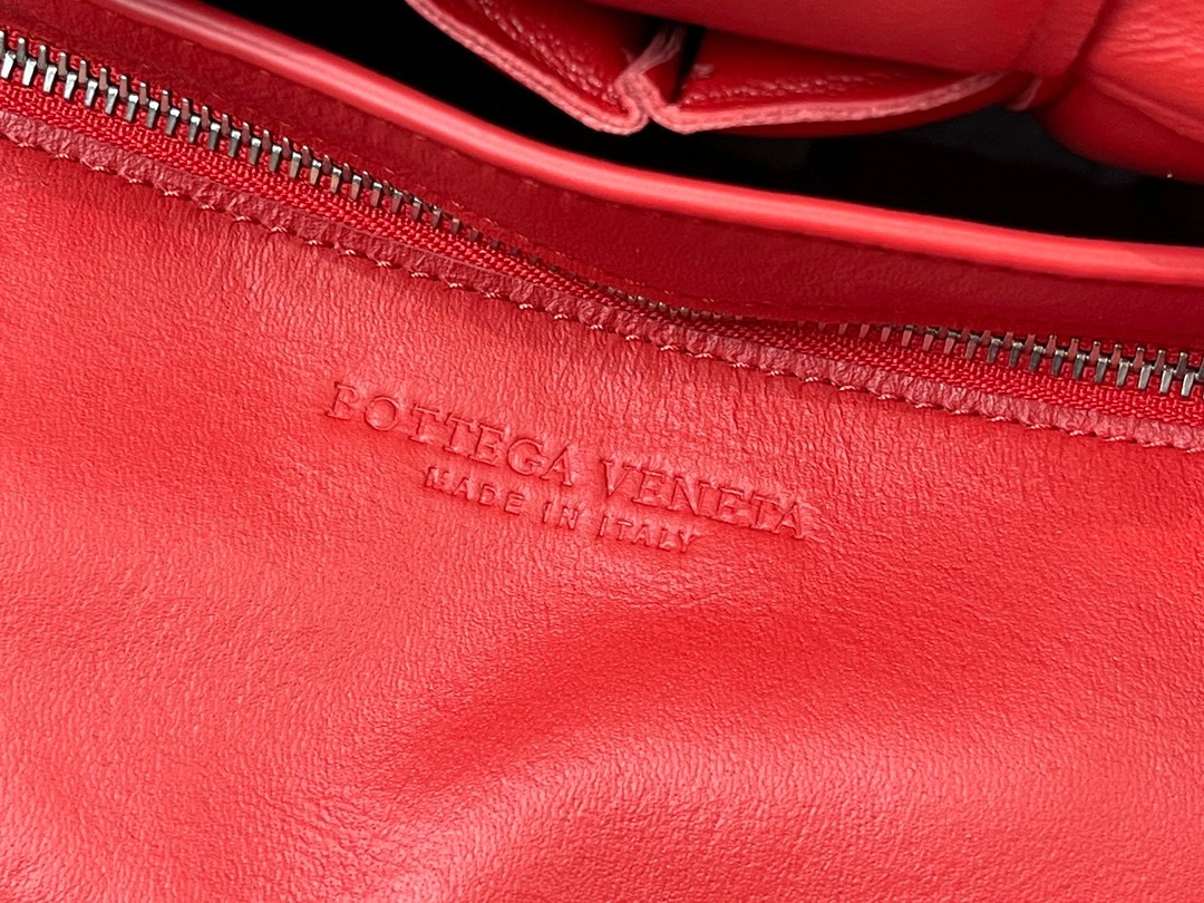 MOMO- high quality version 631421-VBWZ0-6402 lambskin item：B-B063G2227C