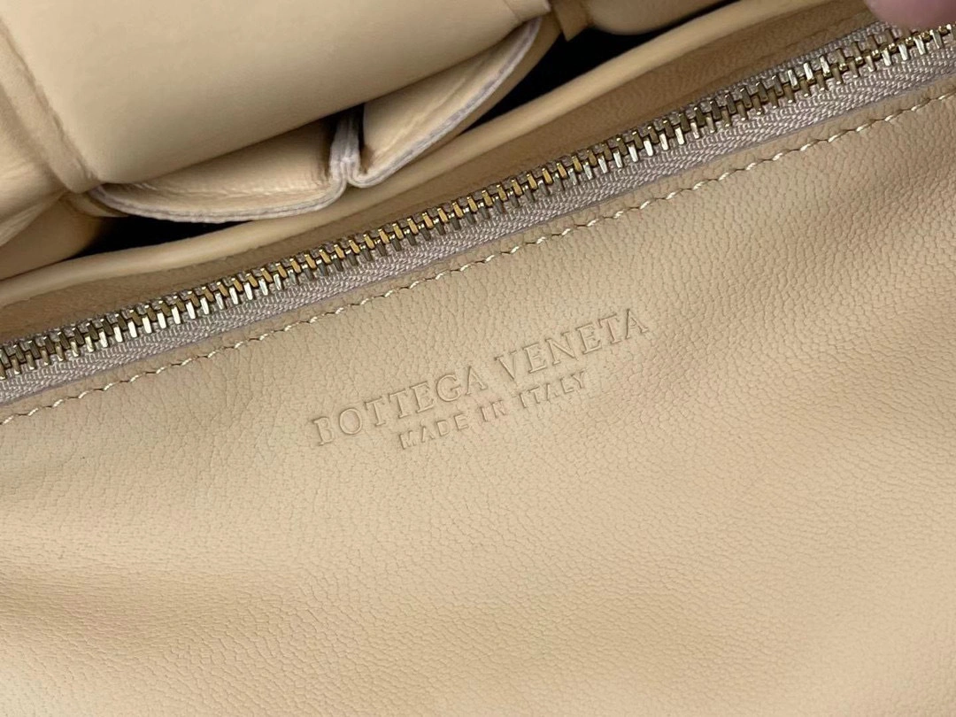 MOMO- high quality version 631421VBWZ09782 lambskin item：B-B063G2221C