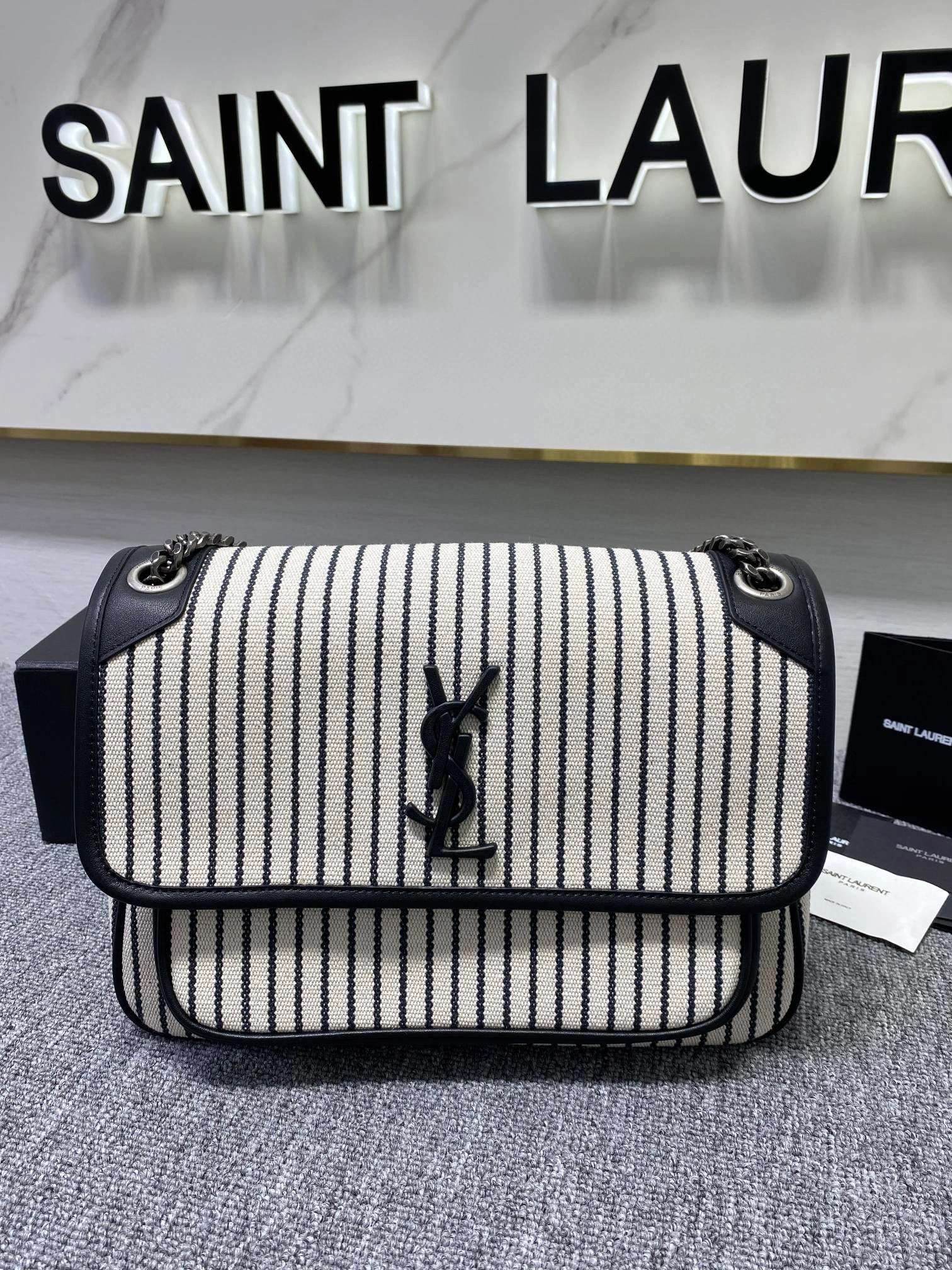 MOMO- high quality version 633150-FAACF-9583 item：B-B000G2926C