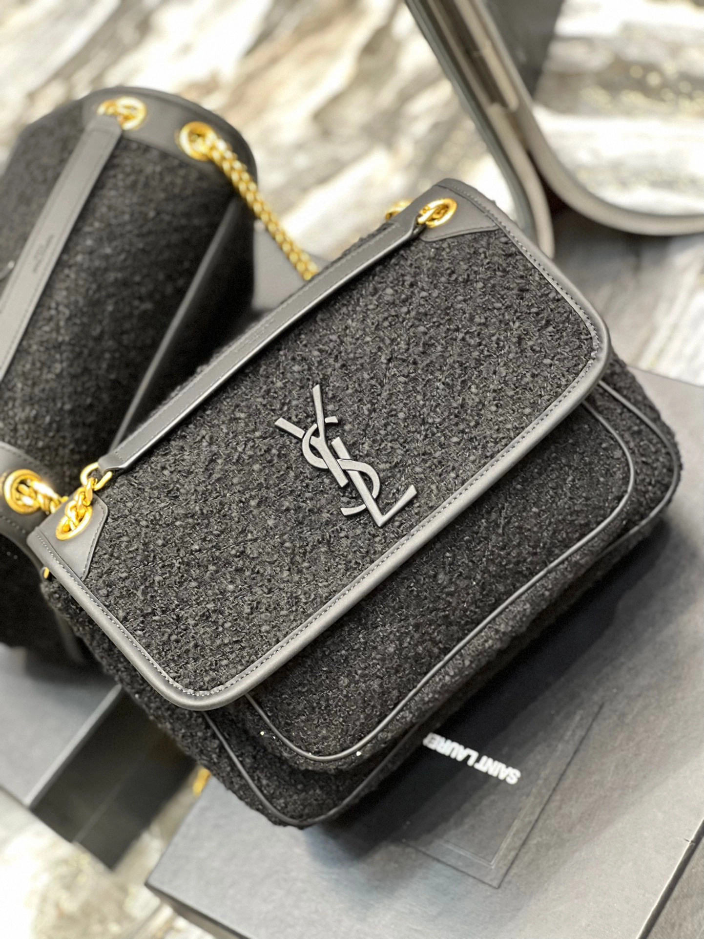 MOMO- high quality version 633158-2RL47-1000 Niki item：B-B000I0613C