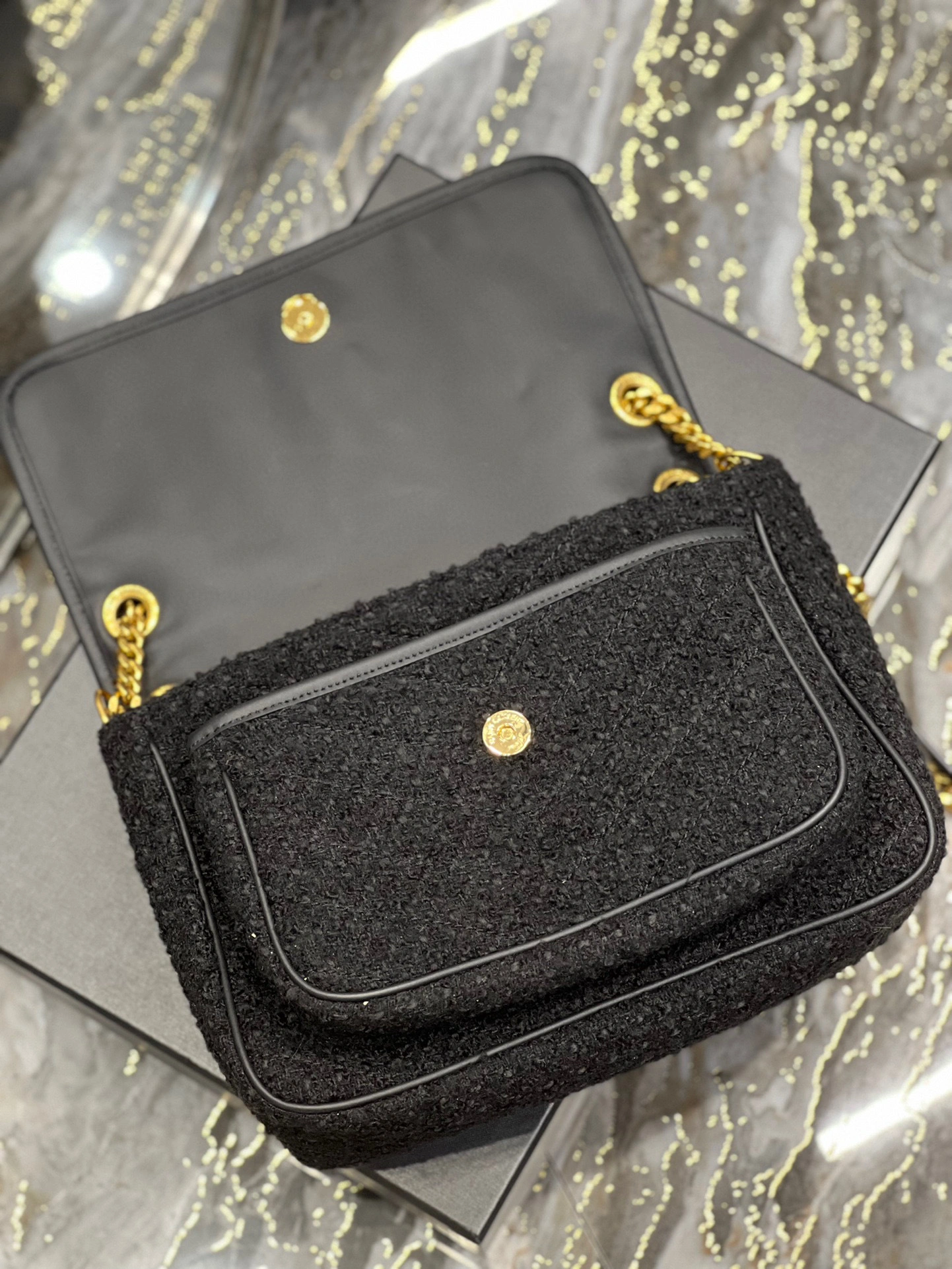MOMO- high quality version 633158-2RL47-1000 Niki item：B-B000I0613C