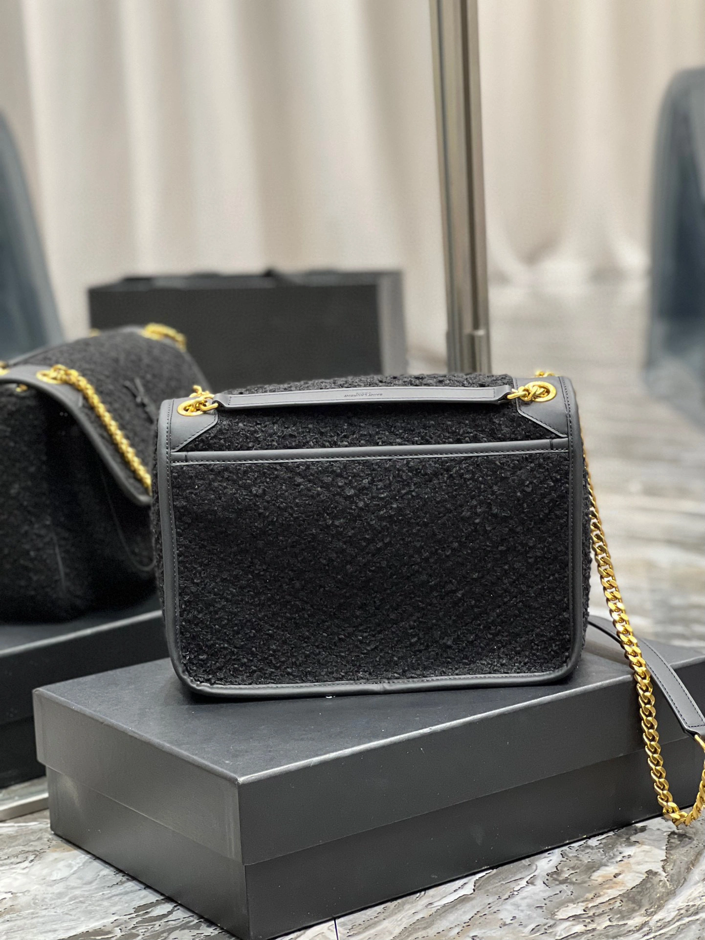 MOMO- high quality version 633158-2RL47-1000 Niki item：B-B000I0613C
