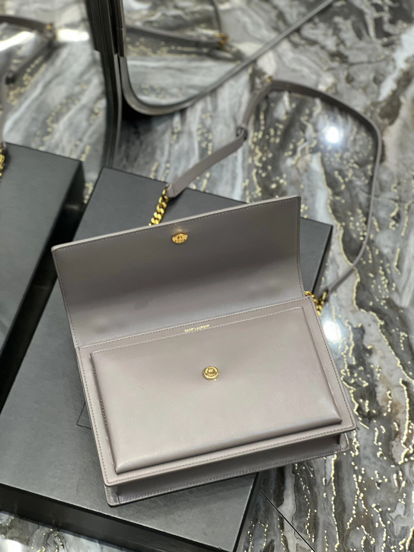 MOMO- high quality version 634723D420W1112 New medium sunse item：B-B000I0425C