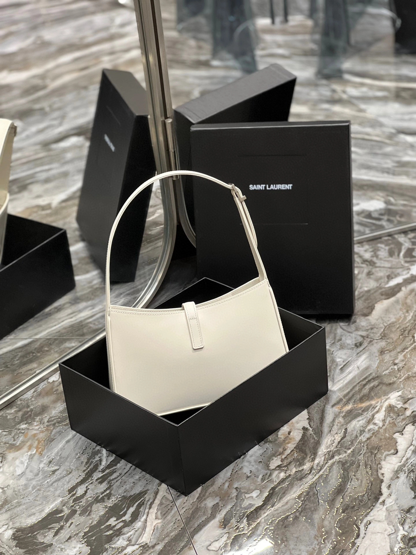 &MOMO- high quality version 657228-2R20N-9207 2022 Le5A7 Bag item：B-B000I0418C