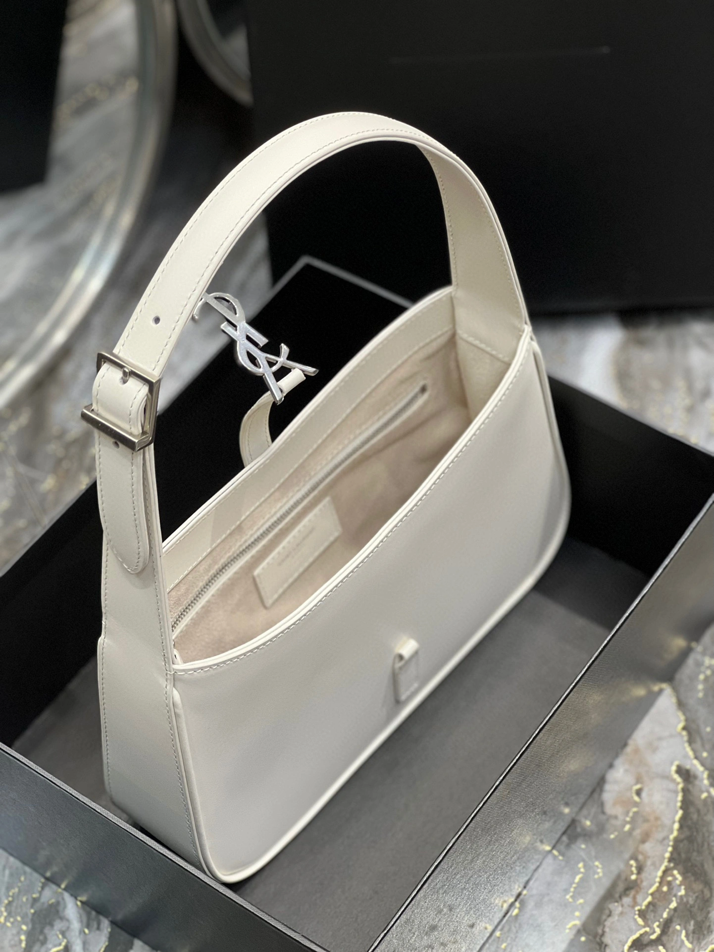 &MOMO- high quality version 657228-2R20N-9207 2022 Le5A7 Bag item：B-B000I0418C