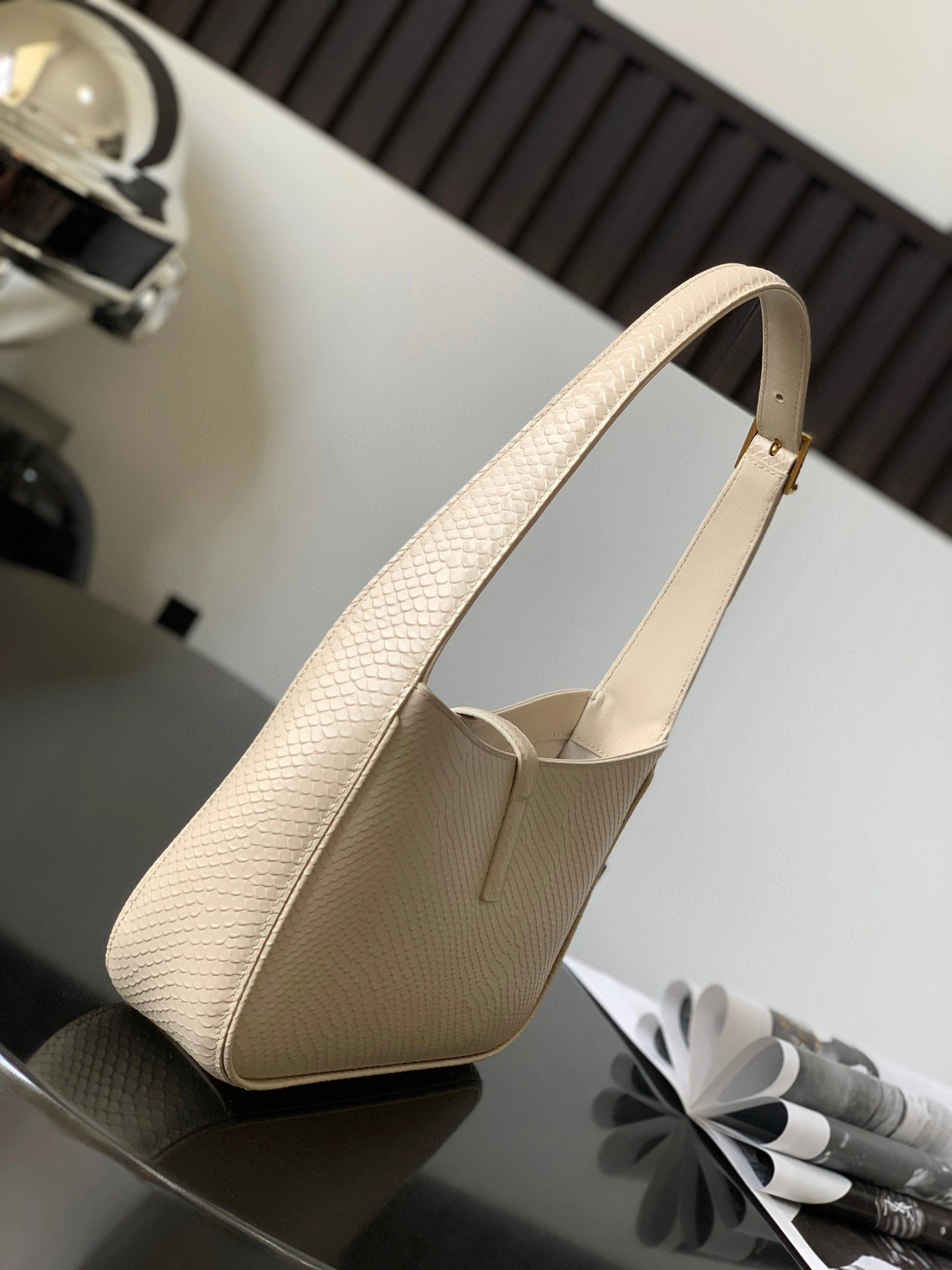 MOMO- high quality version 657228-EAAA8-9925 Le5A7 Bag item：B-B597I0937C