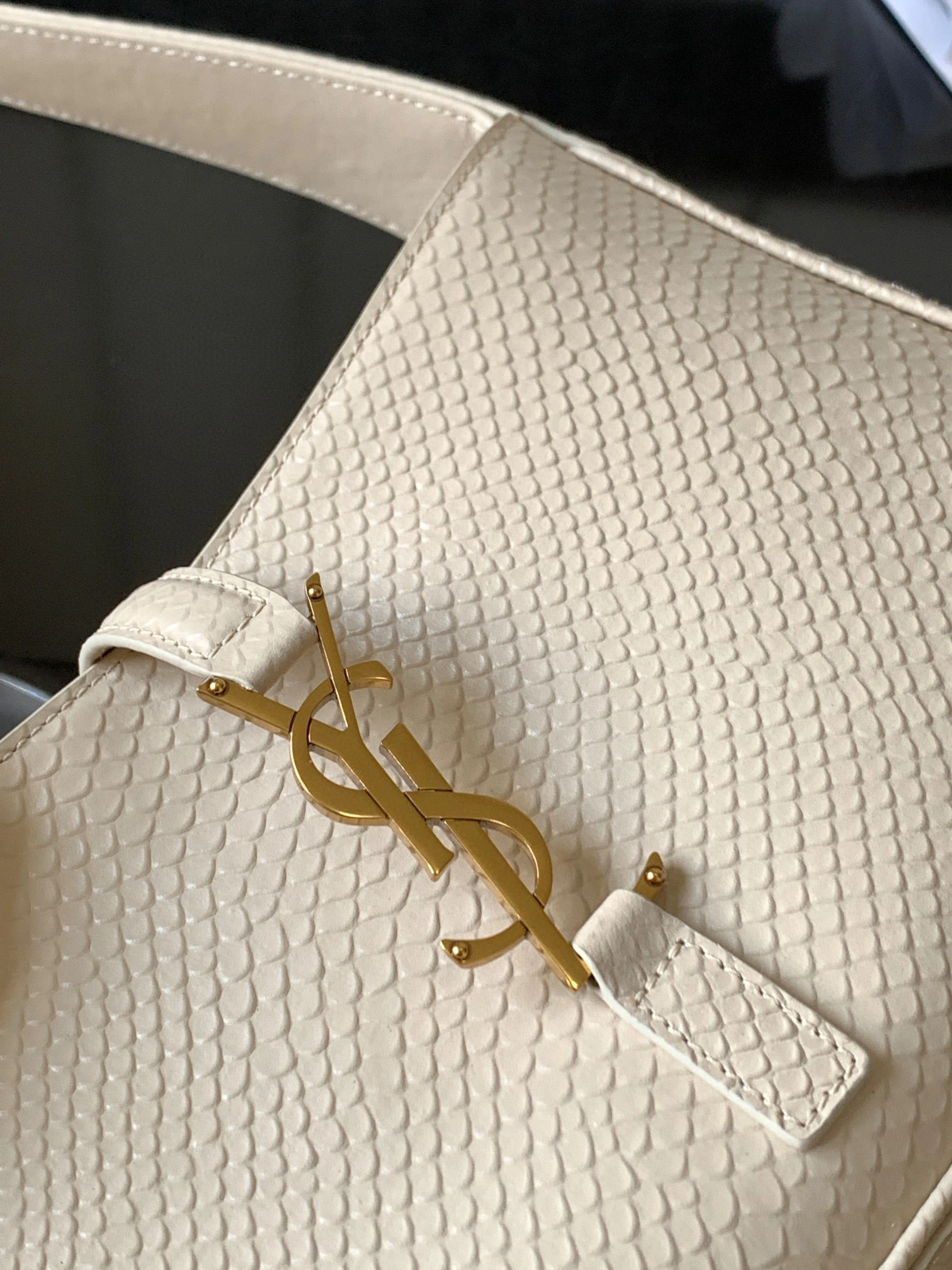 MOMO- high quality version 657228-EAAA8-9925 Le5A7 Bag item：B-B597I0937C