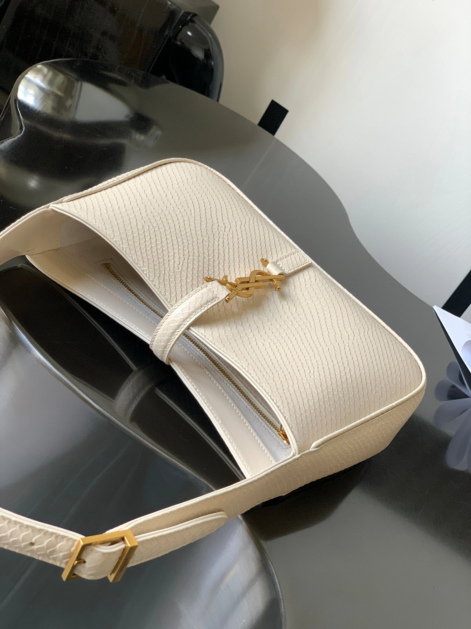 MOMO- high quality version 657228-EAAA8-9925 Le5A7 Bag item：B-B597I0937C