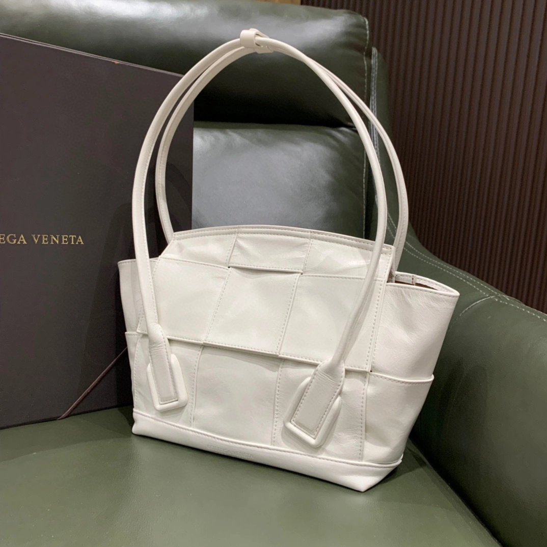 MOMO- high quality version 666874-VCQ71-9009 Arco33 item：B-B598J2416C