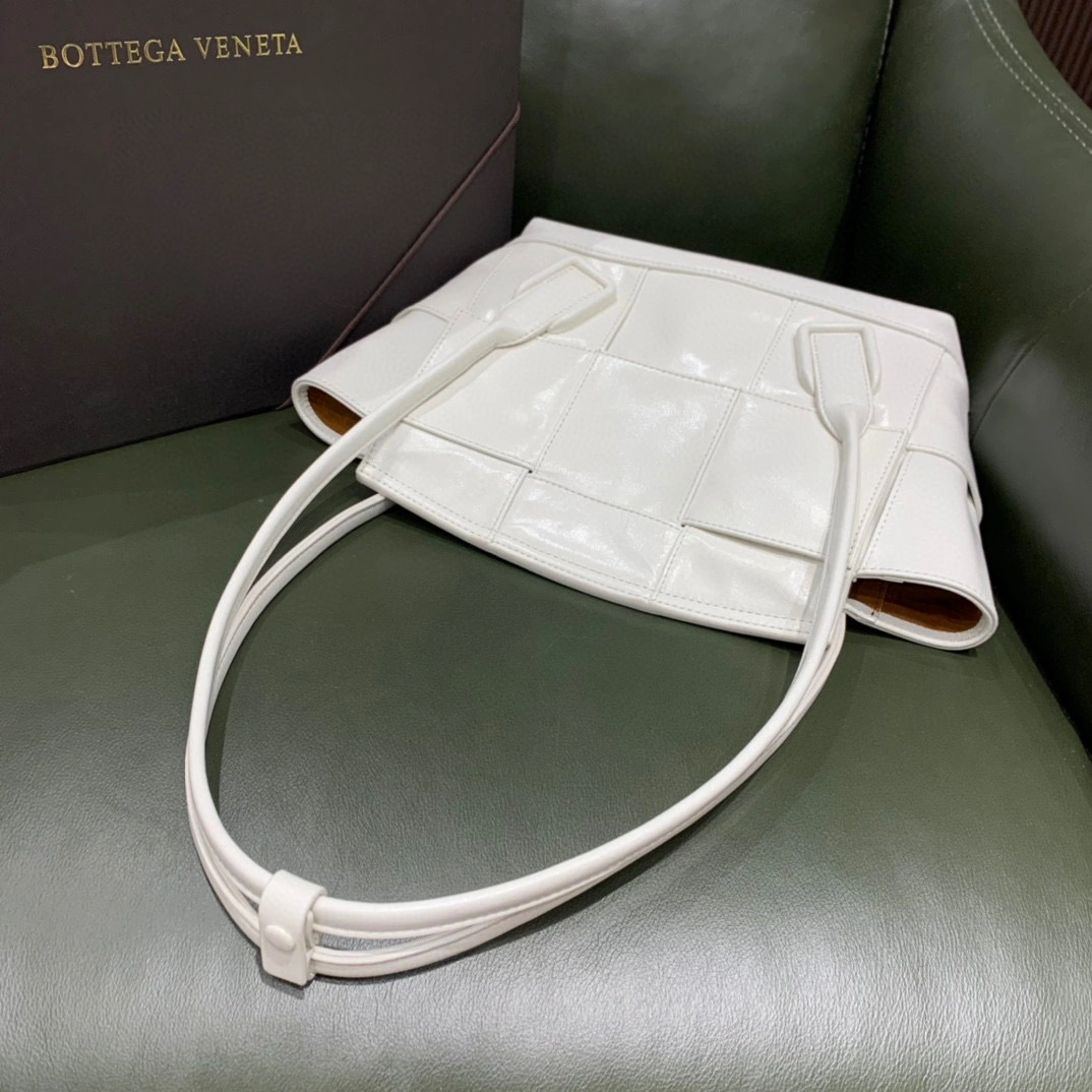 MOMO- high quality version 666874-VCQ71-9009 Arco33 item：B-B598J2416C
