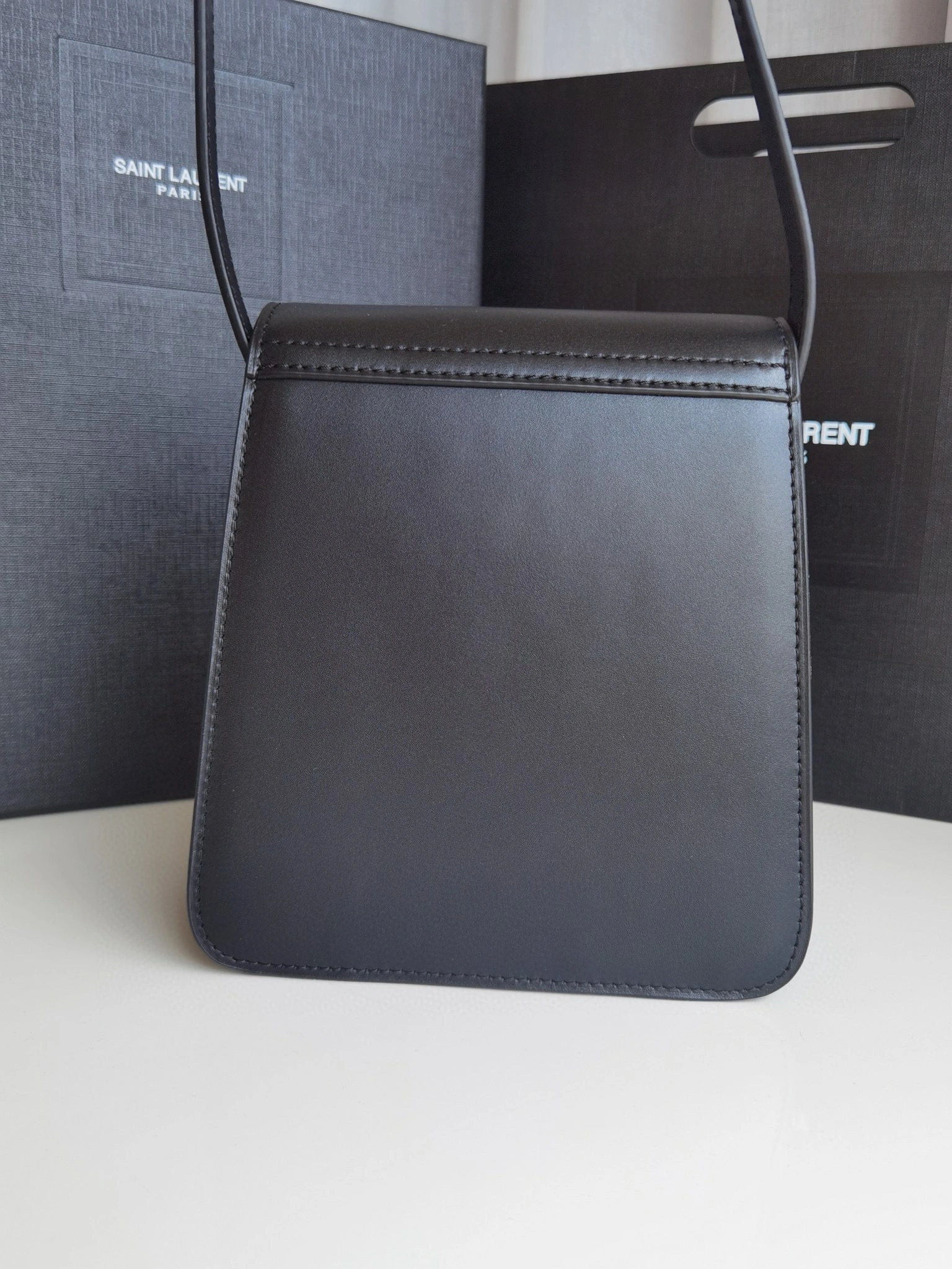 MOMO- high quality version 668809-BWR0W-1000 Kaia item：B-B063I0312C