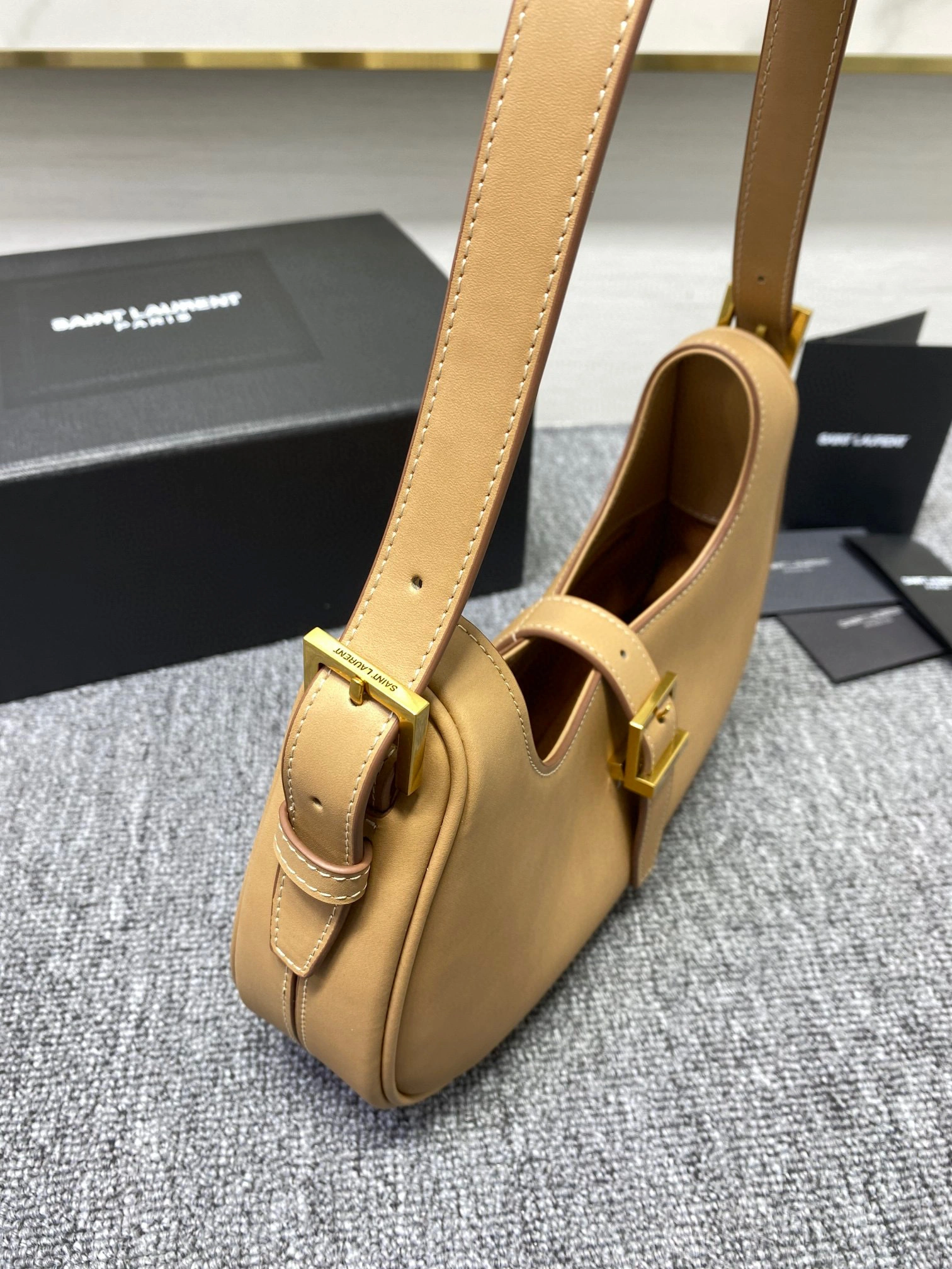 MOMO- high quality version 672615-BWR6W-2725 cowhide item：B-B000G2911C