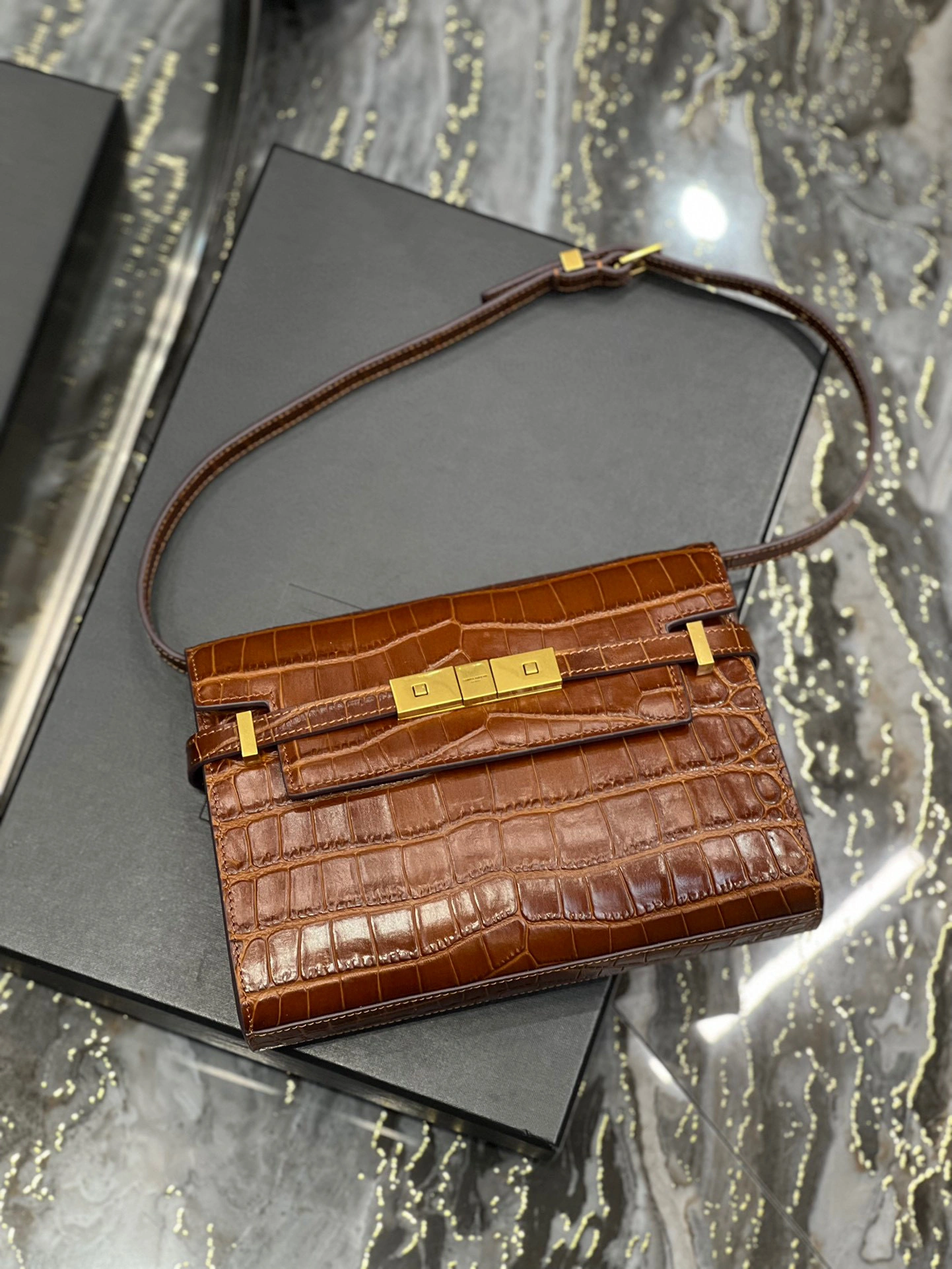 MOMO- high quality version 675626-AAAO-H2591 Manhattan item：B-B063I0407C