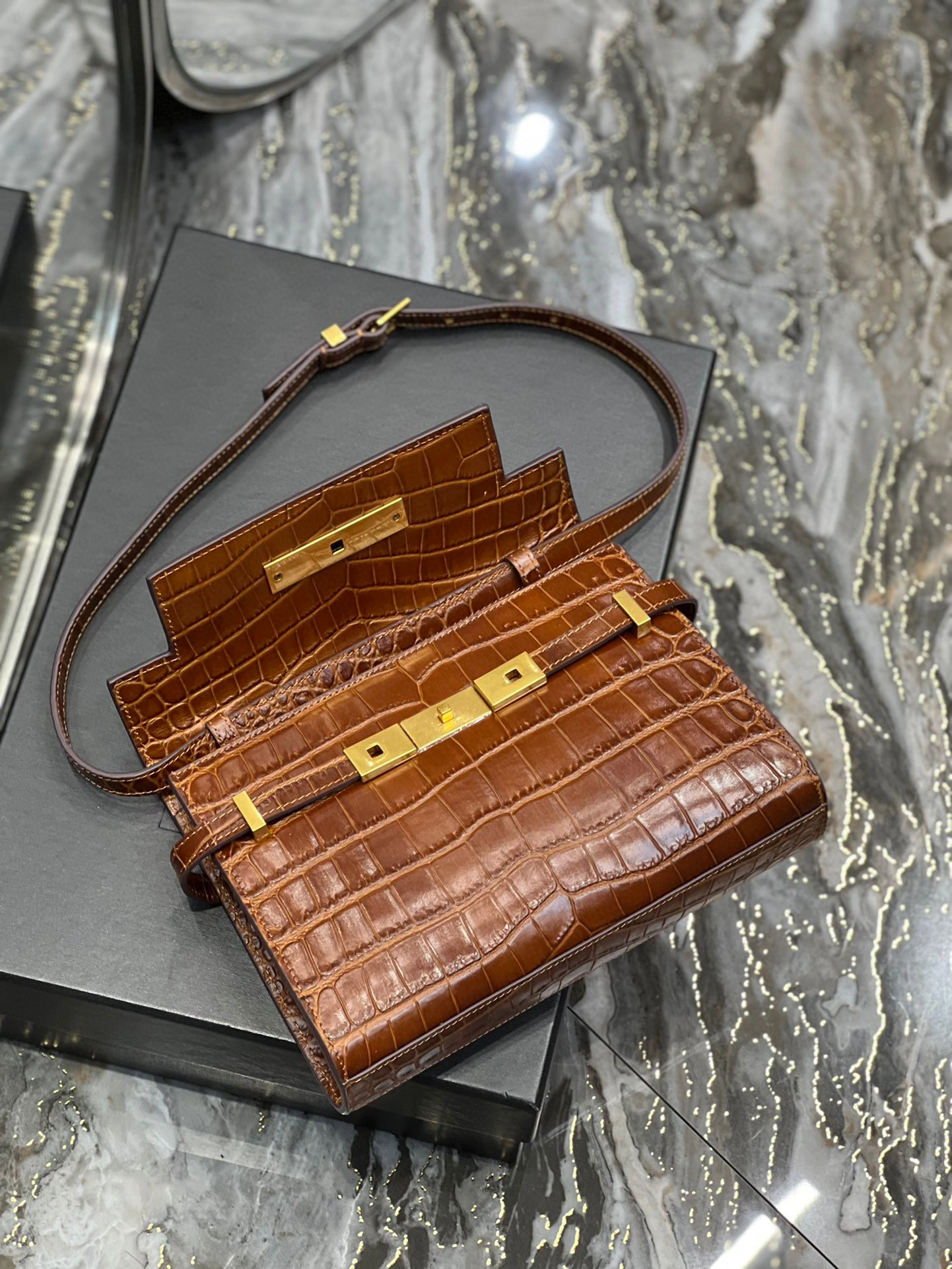 MOMO- high quality version 675626-AAAO-H2591 Manhattan item：B-B063I0407C